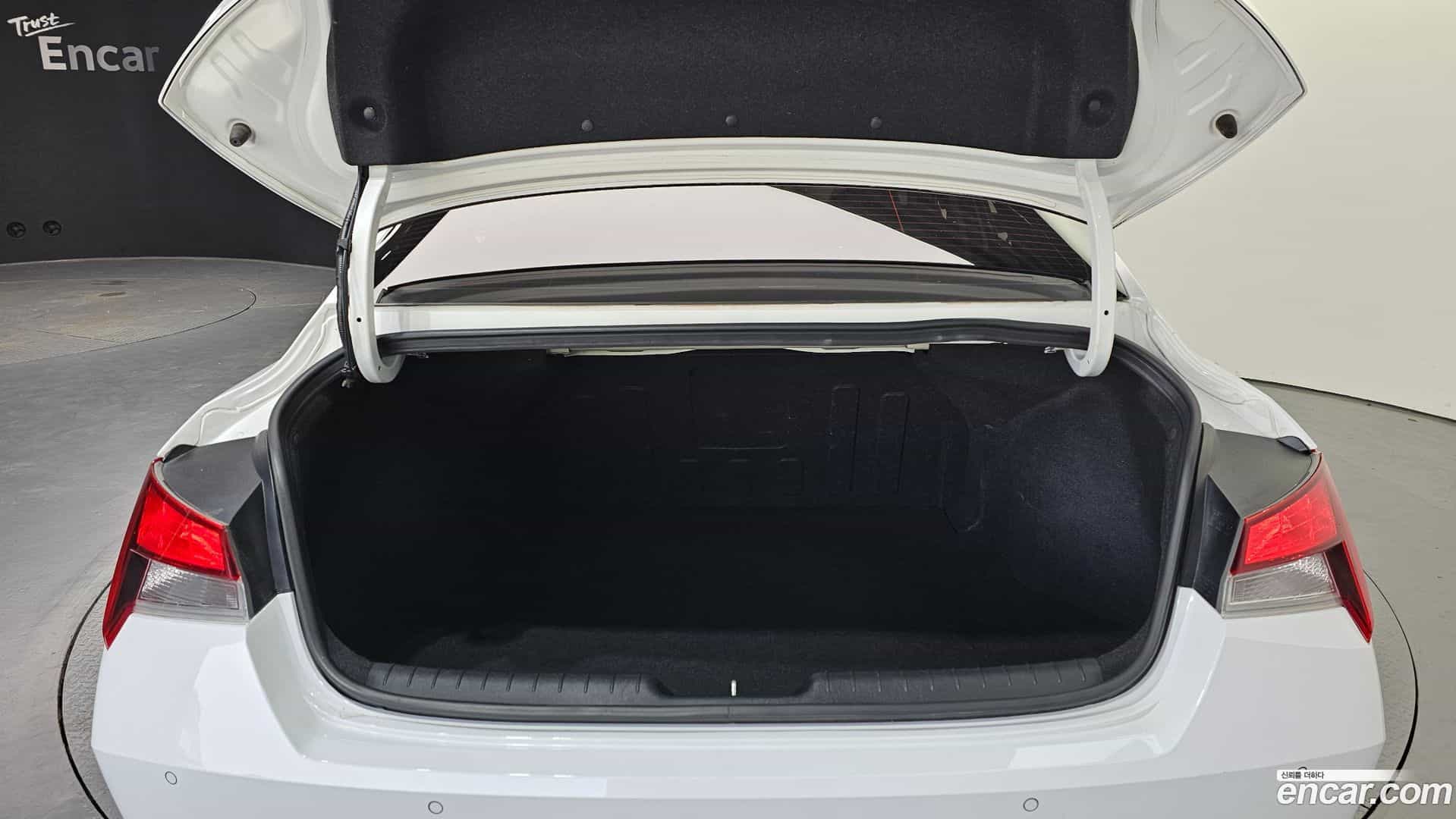 AVANTE Hyundai 2021.5-OPTION-024