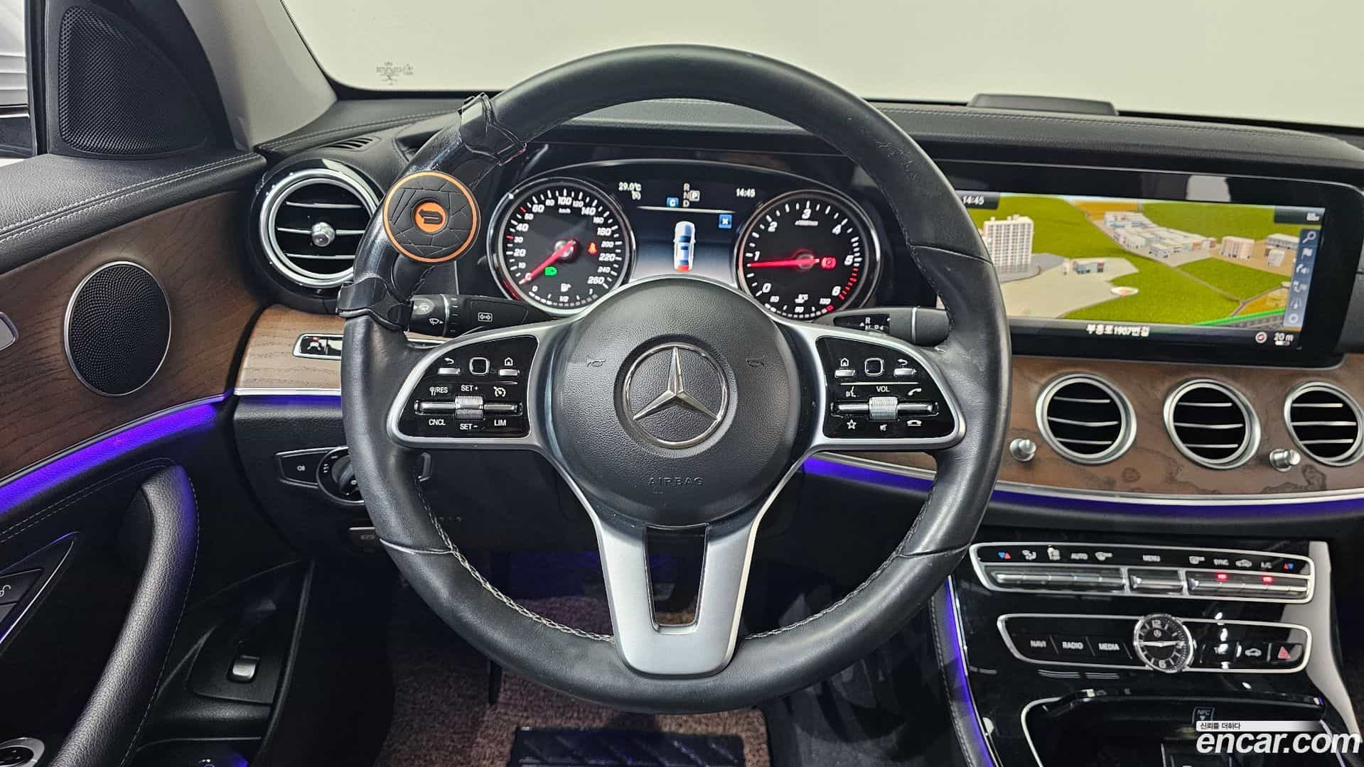 E-Class Mercedes-Benz 2019.6-OPTION-016