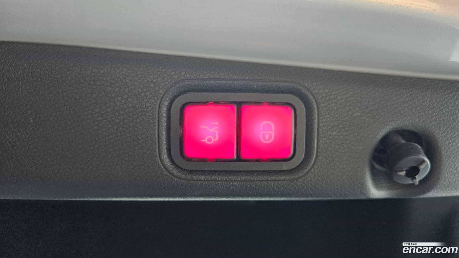 E-Class Mercedes-Benz 2019.6-OPTION-024