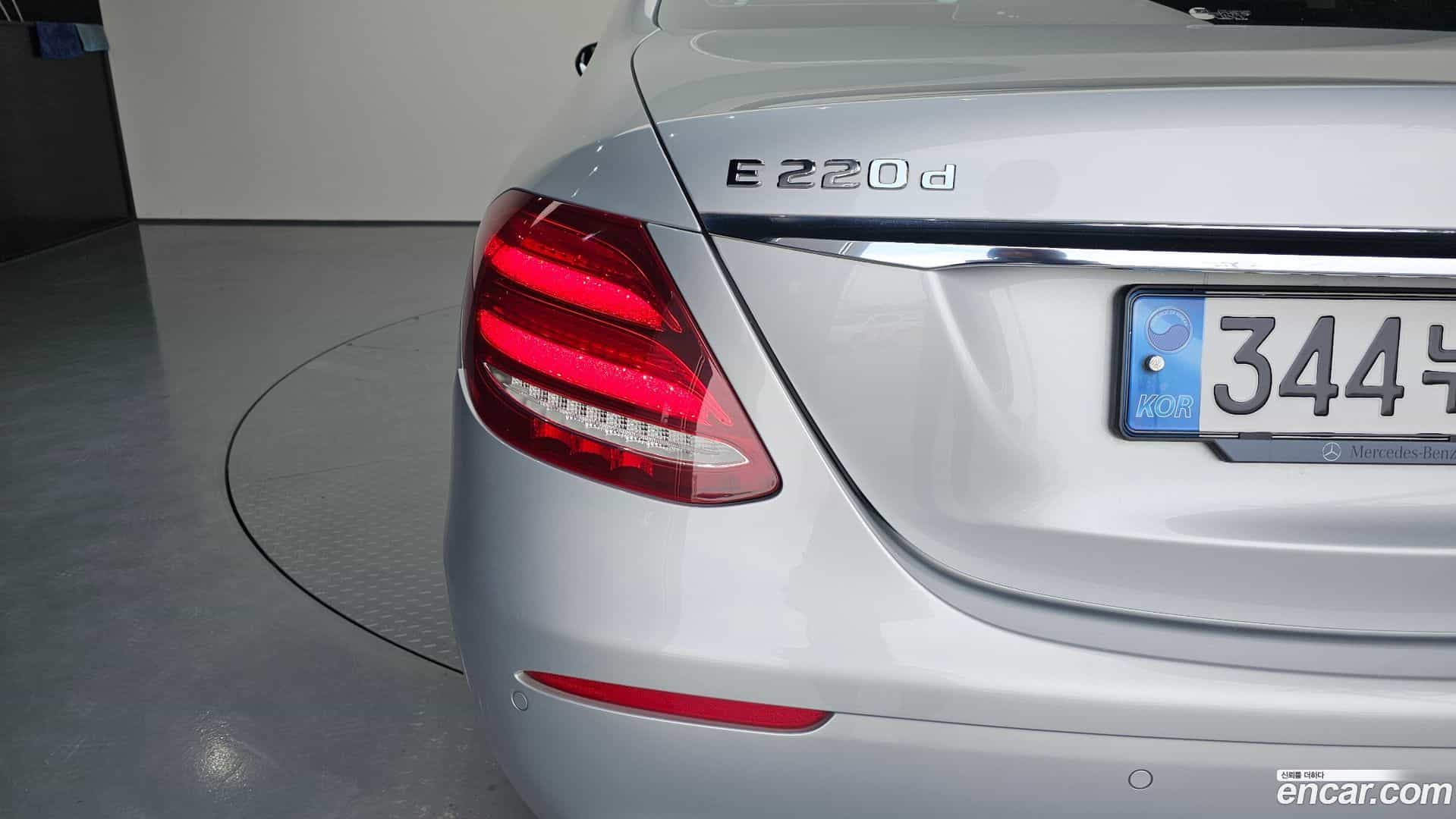 E-Class Mercedes-Benz 2019.6-OUTER-033