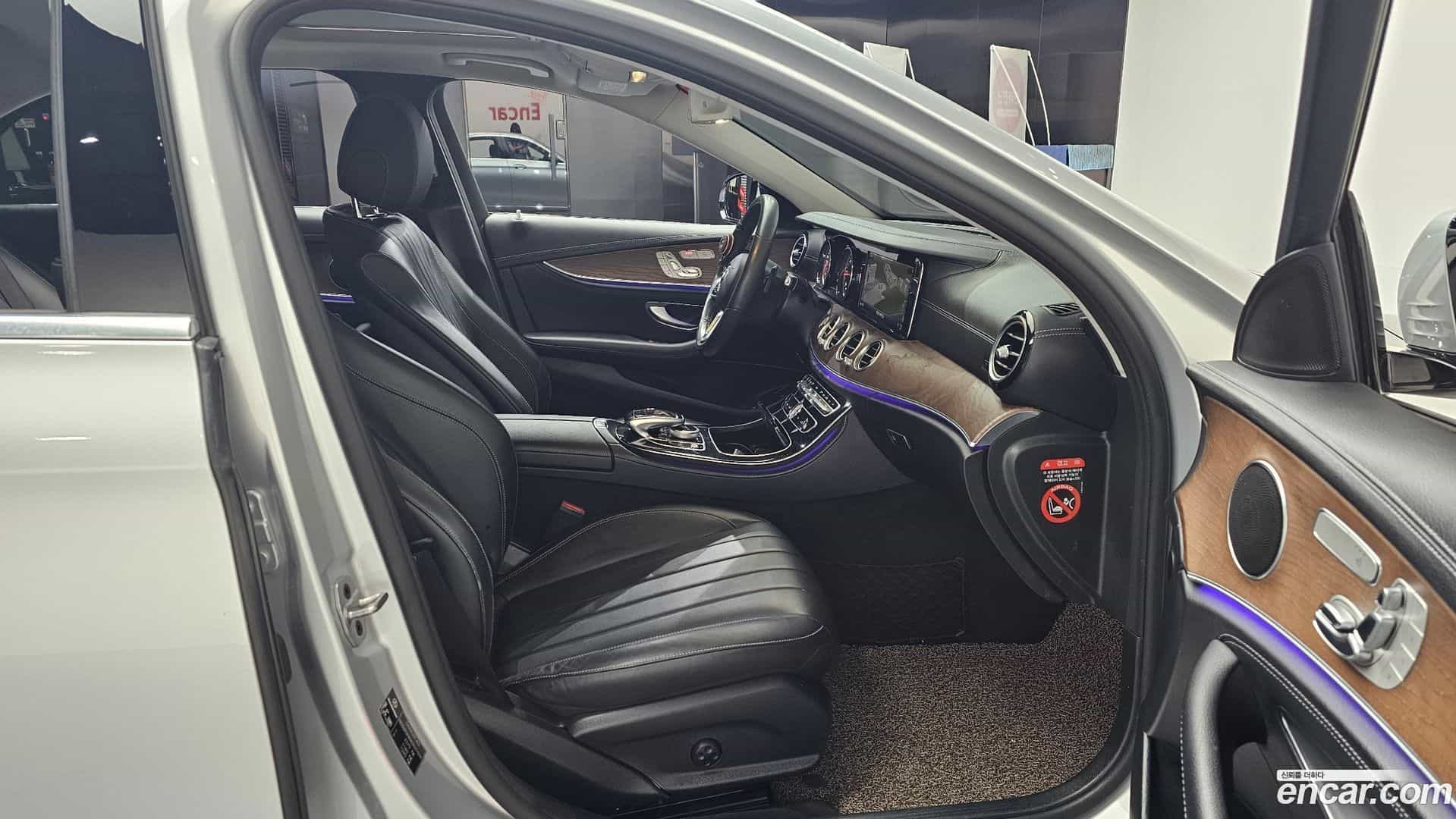 E-Class Mercedes-Benz 2019.6-INNER-036