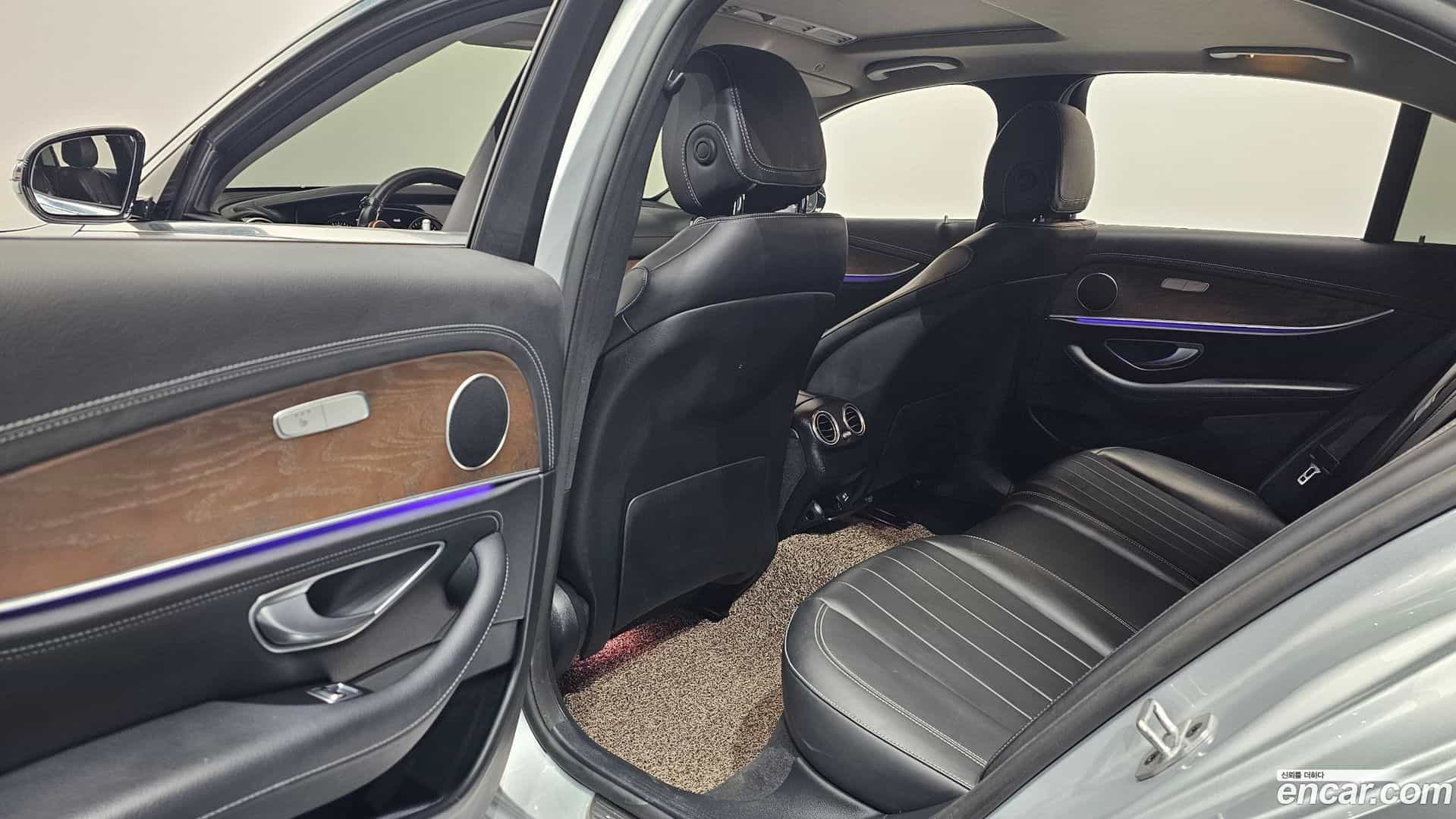E-Class Mercedes-Benz 2019.6-OPTION-043