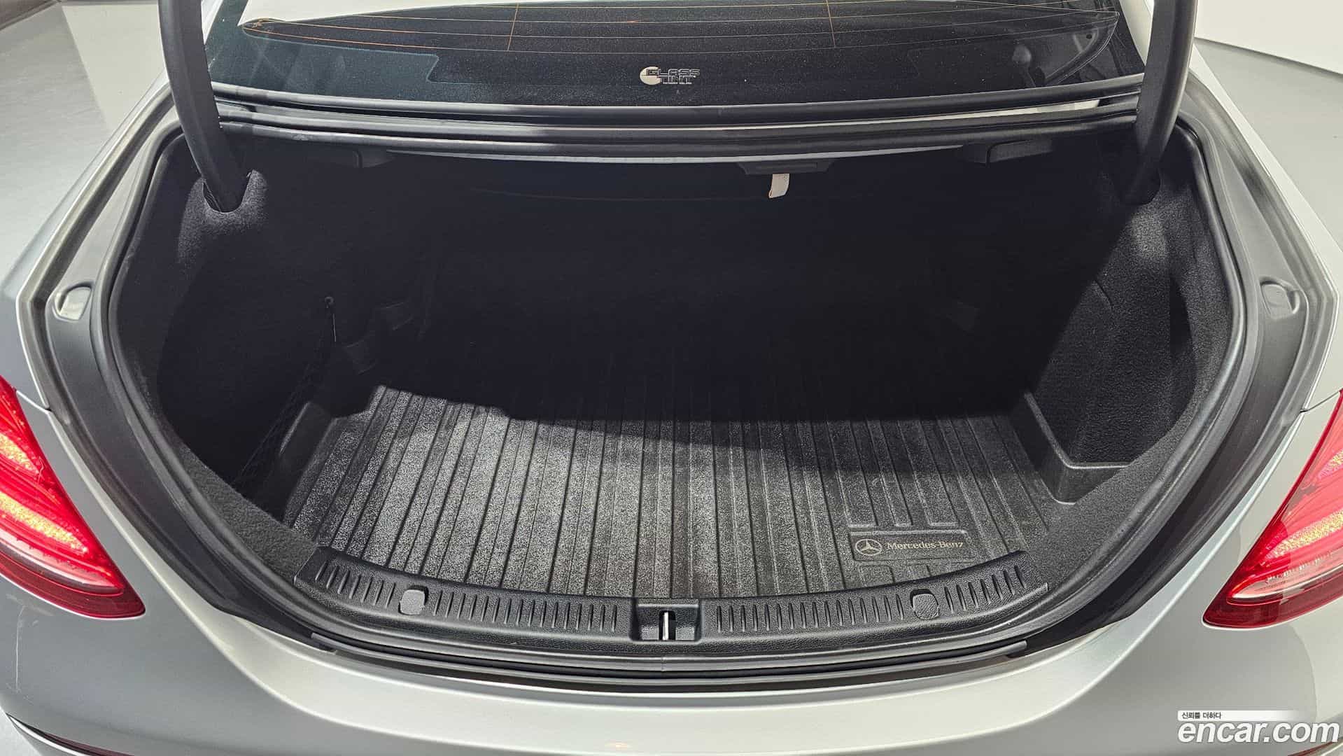 E-Class Mercedes-Benz 2019.6-OPTION-045