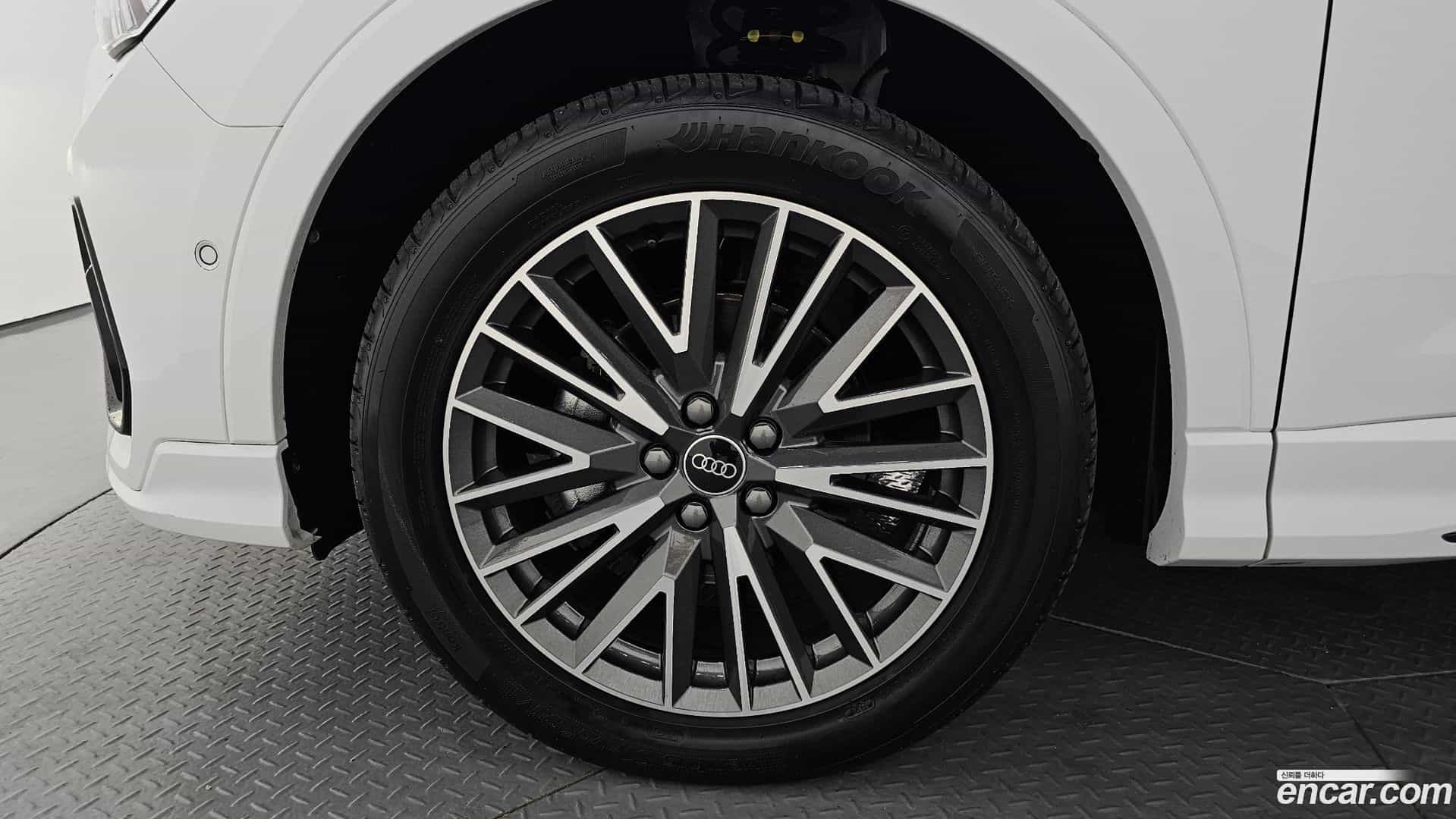 Q3 Audi 2025.10-OUTER-005