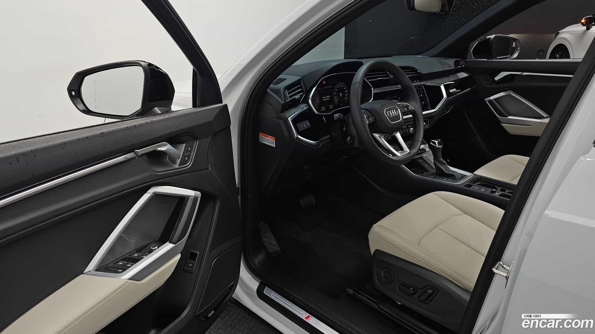 Q3 Audi 2025.10-OPTION-015