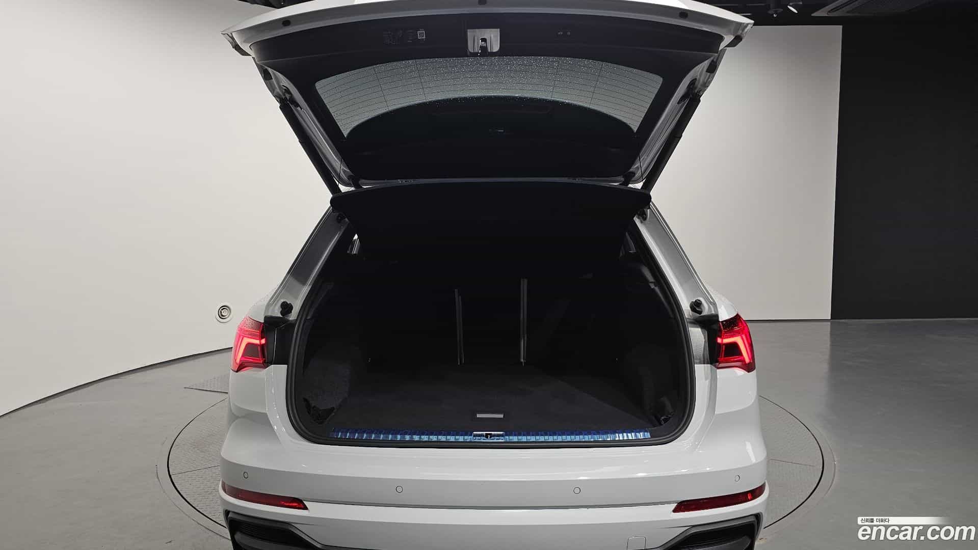 Q3 Audi 2025.10-OPTION-024