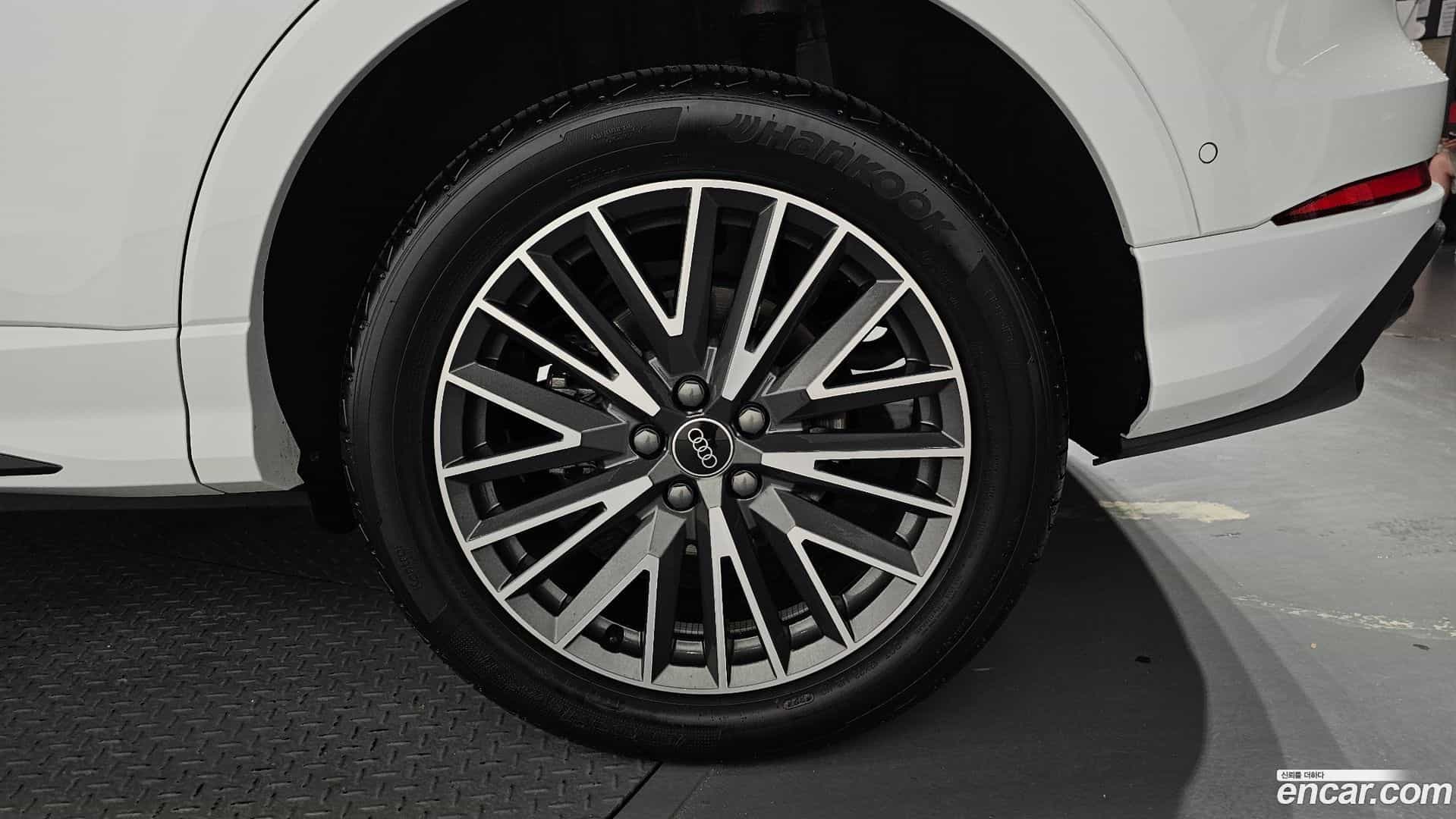 Q3 Audi 2025.10-OUTER-031
