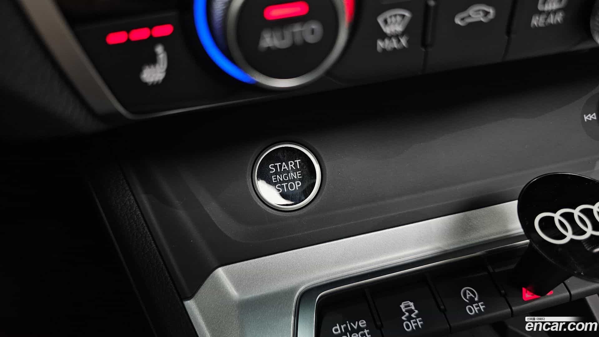 Q3 Audi 2025.10-OPTION-041