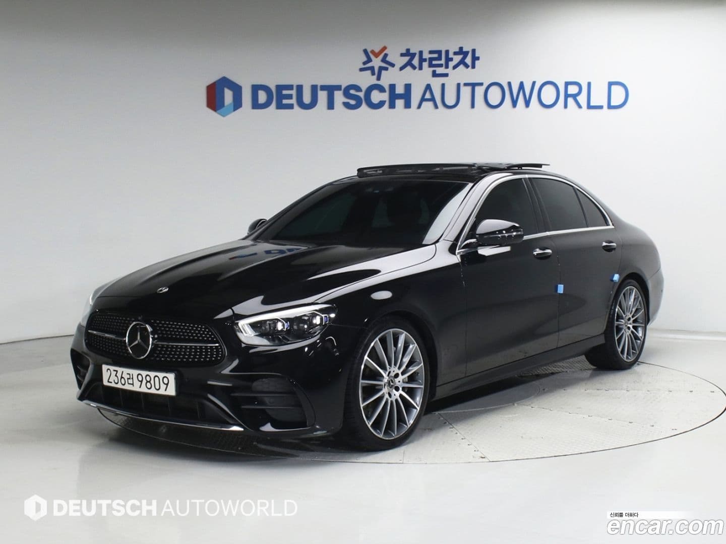 Main__Slider__Photo:E-Class Mercedes-Benz 2021.11-0