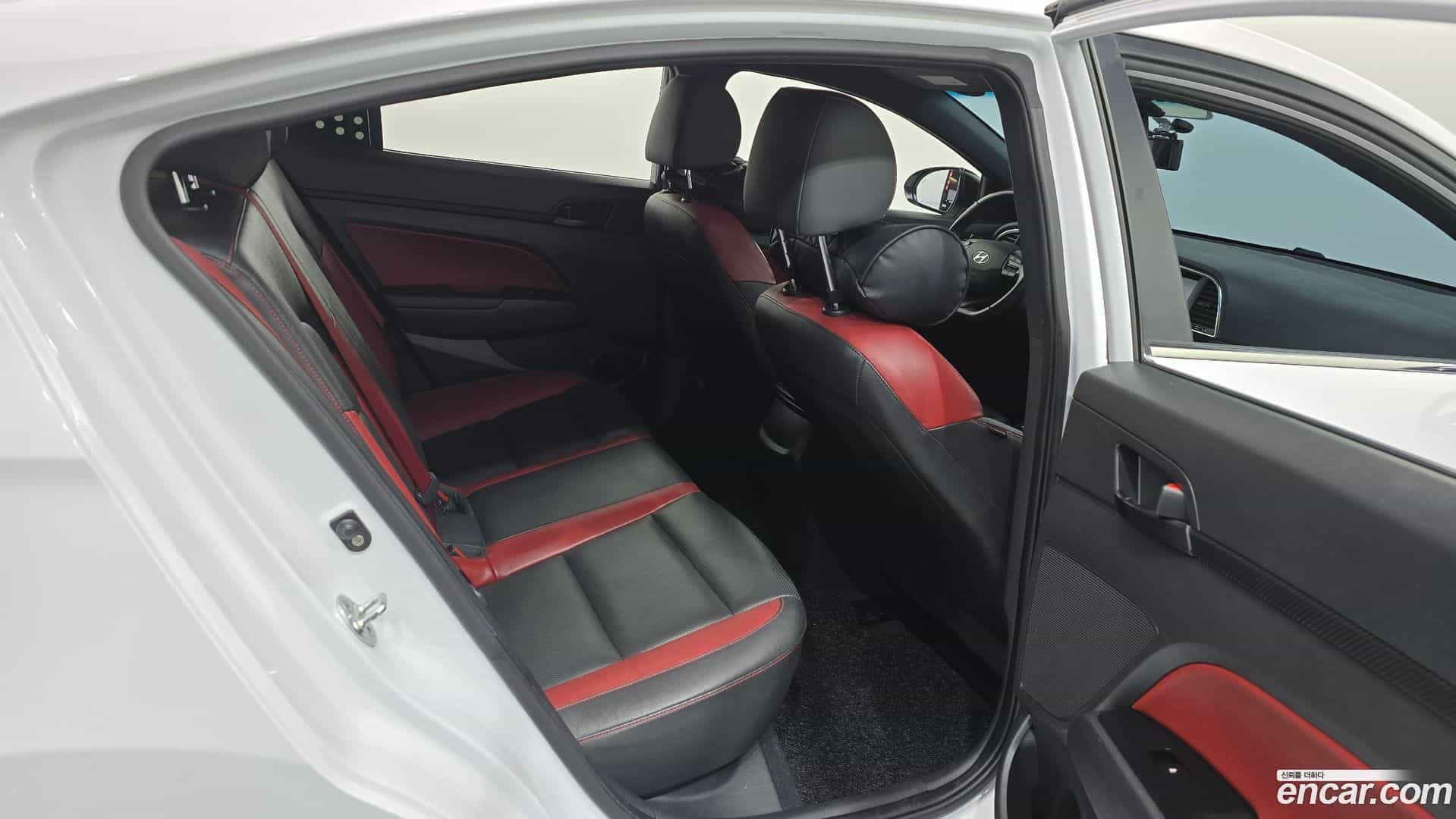 AVANTE Hyundai 2016.11-OPTION-015