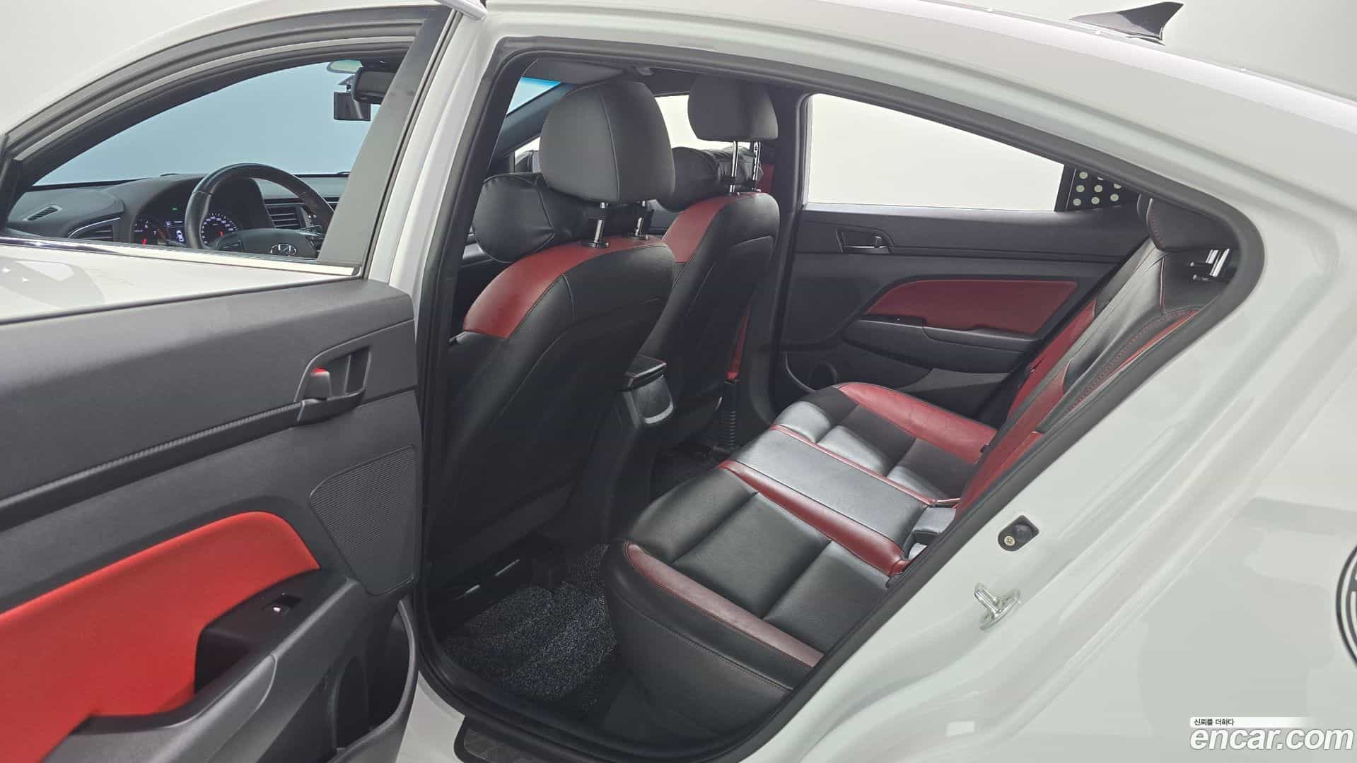 AVANTE Hyundai 2016.11-OPTION-016