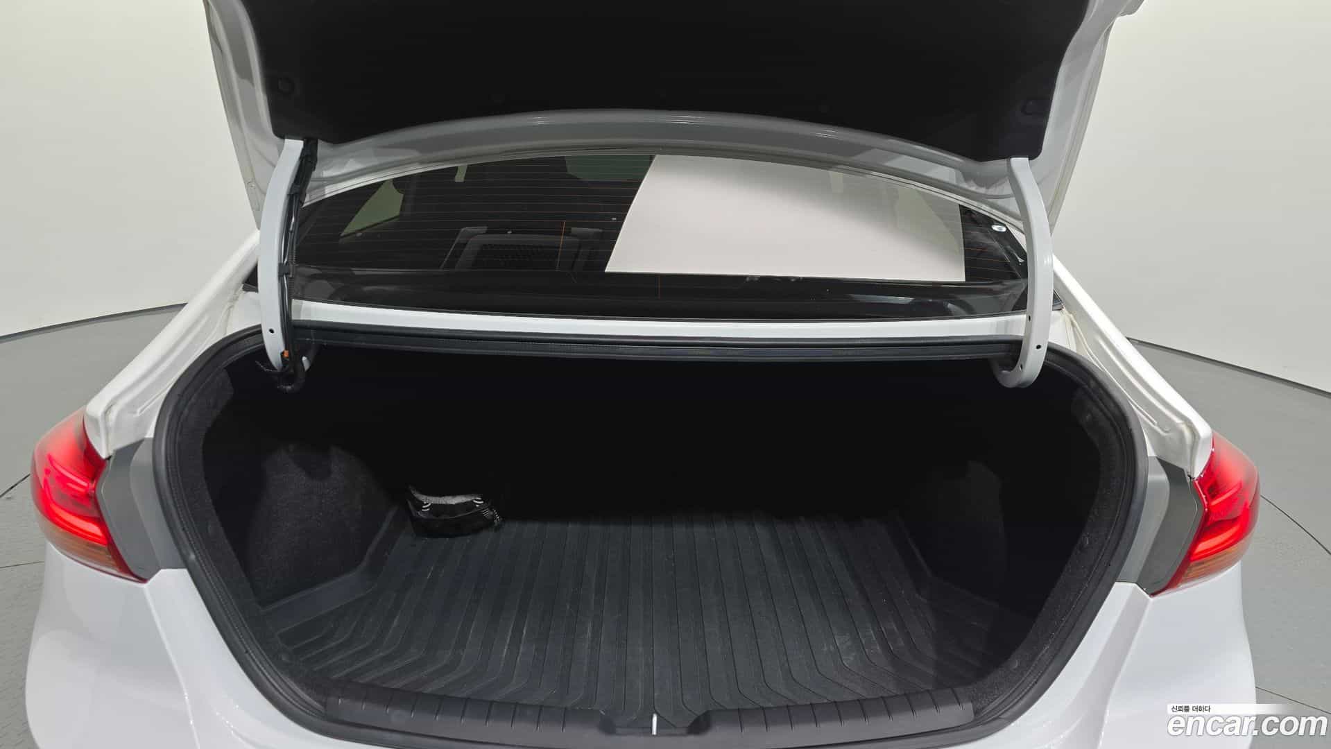 AVANTE Hyundai 2016.11-OPTION-024