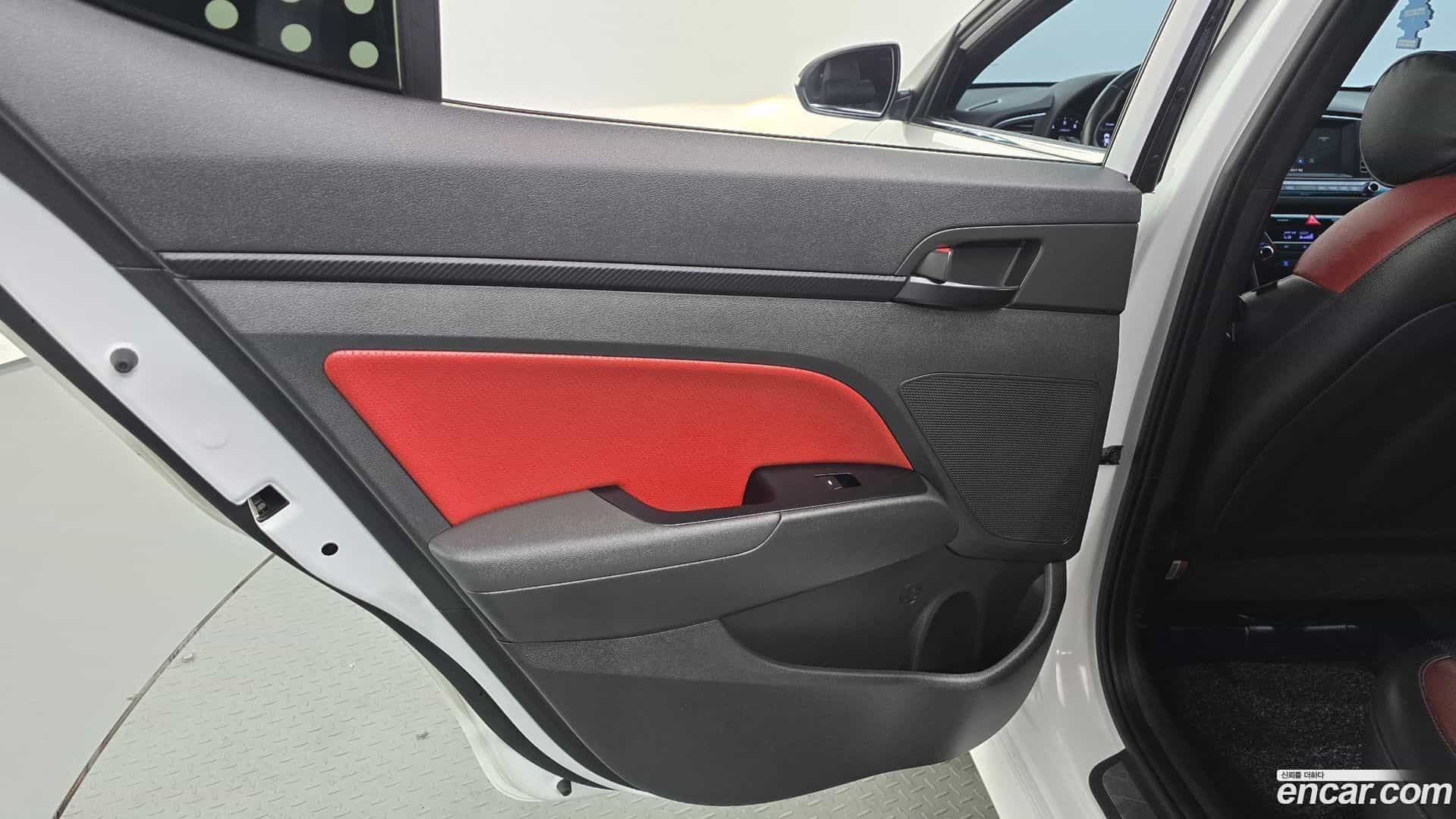 AVANTE Hyundai 2016.11-INNER-035