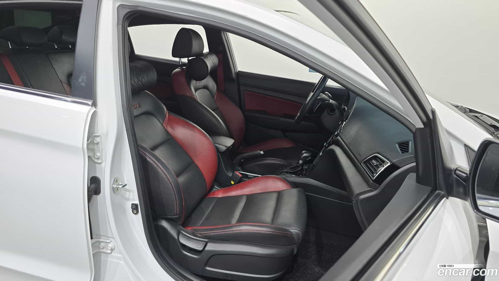 AVANTE Hyundai 2016.11-INNER-036