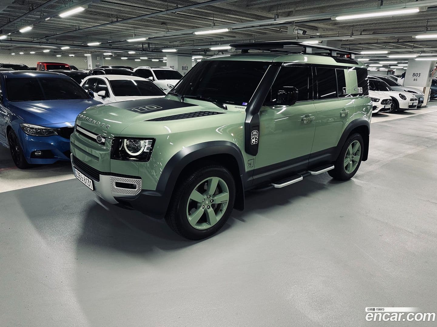 Main__Slider__Photo:Defender Land Rover 2023.10-0