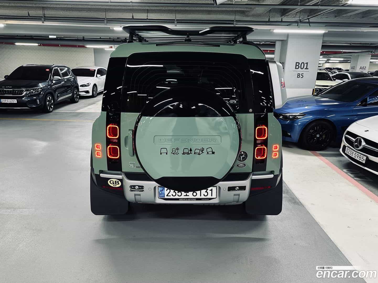 Defender Land Rover 2023.10-OUTER-004