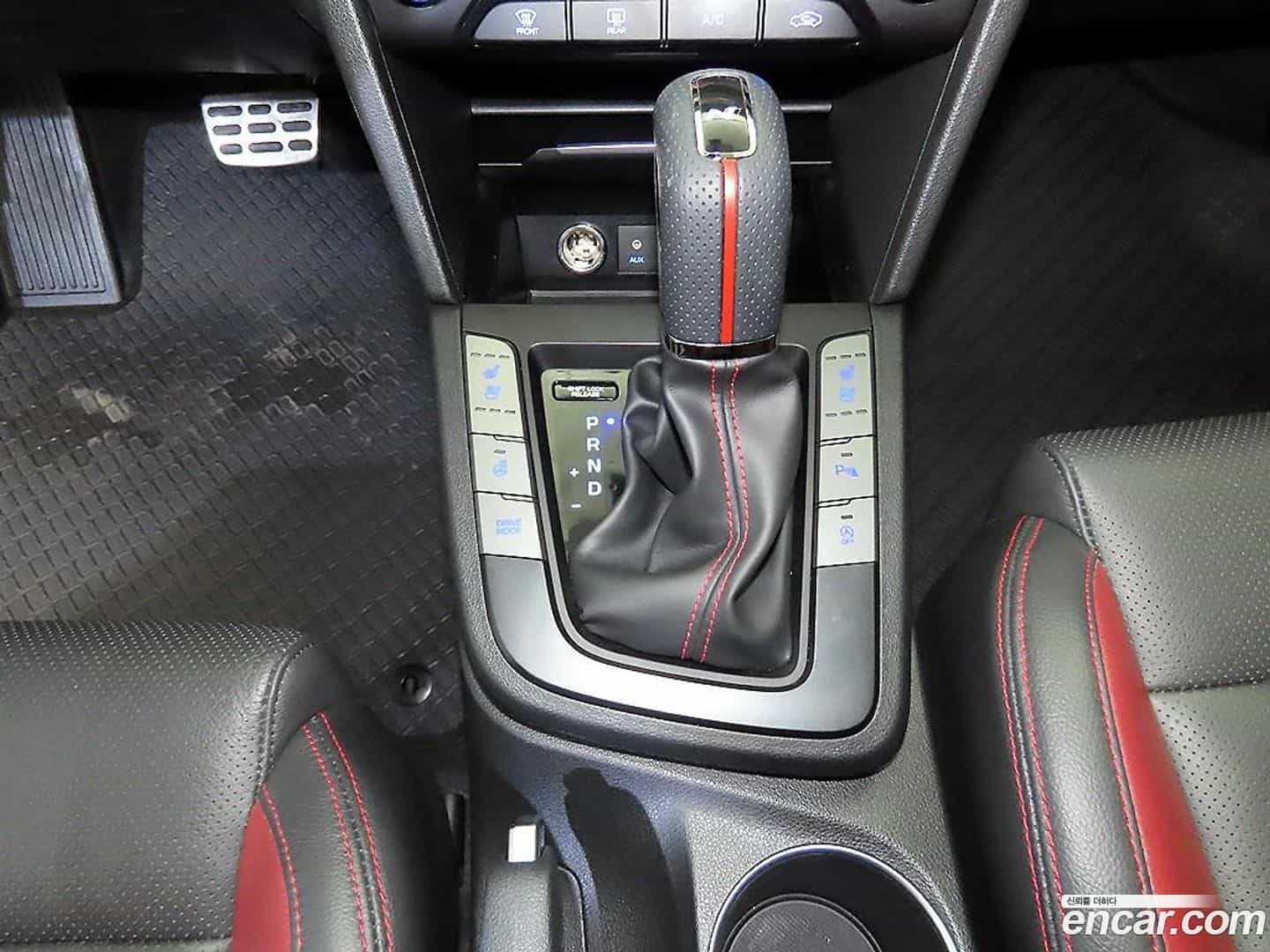 AVANTE Hyundai 2018.1-INNER-009