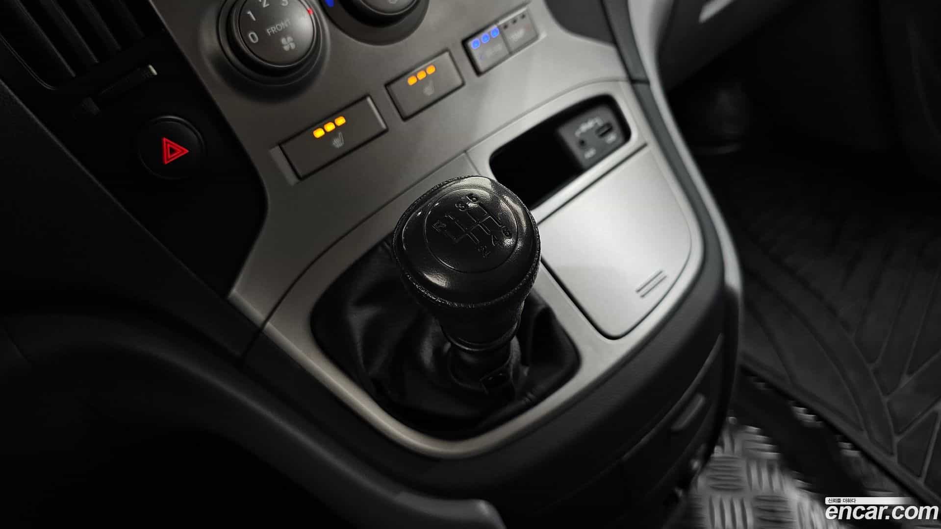 Starex Hyundai 2015.2-INNER-009