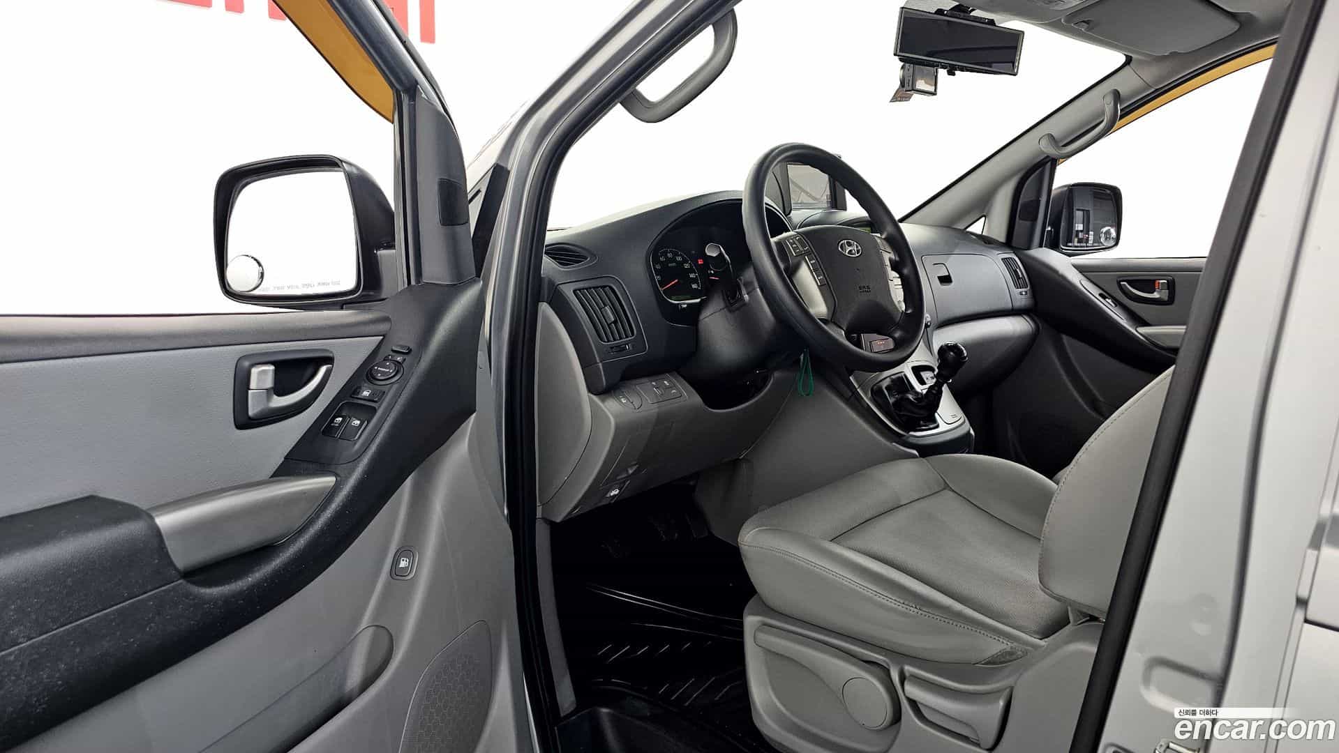 Starex Hyundai 2015.2-INNER-010