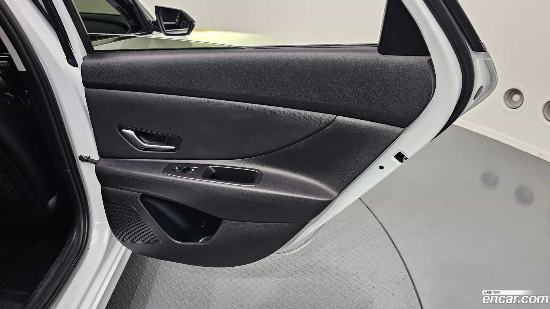 AVANTE Hyundai 2022.0-INNER-035