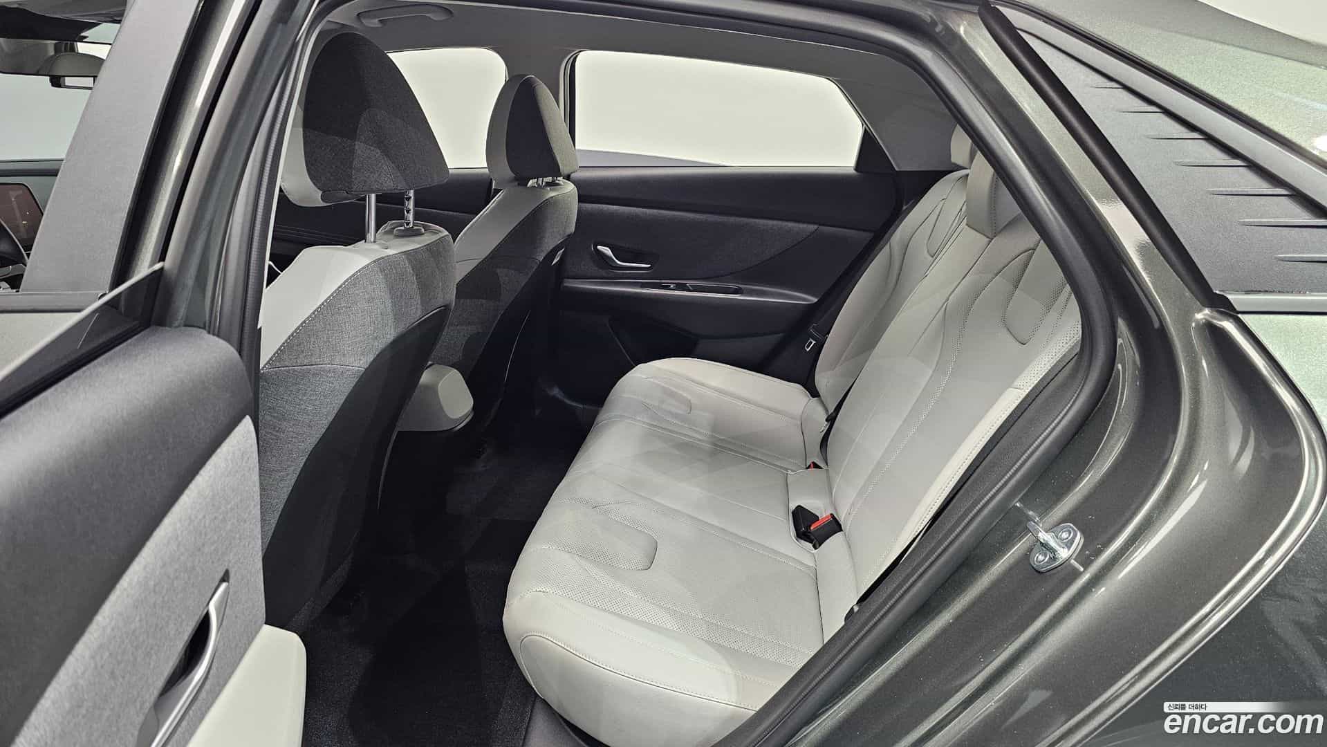 AVANTE Hyundai 2022.11-OPTION-015