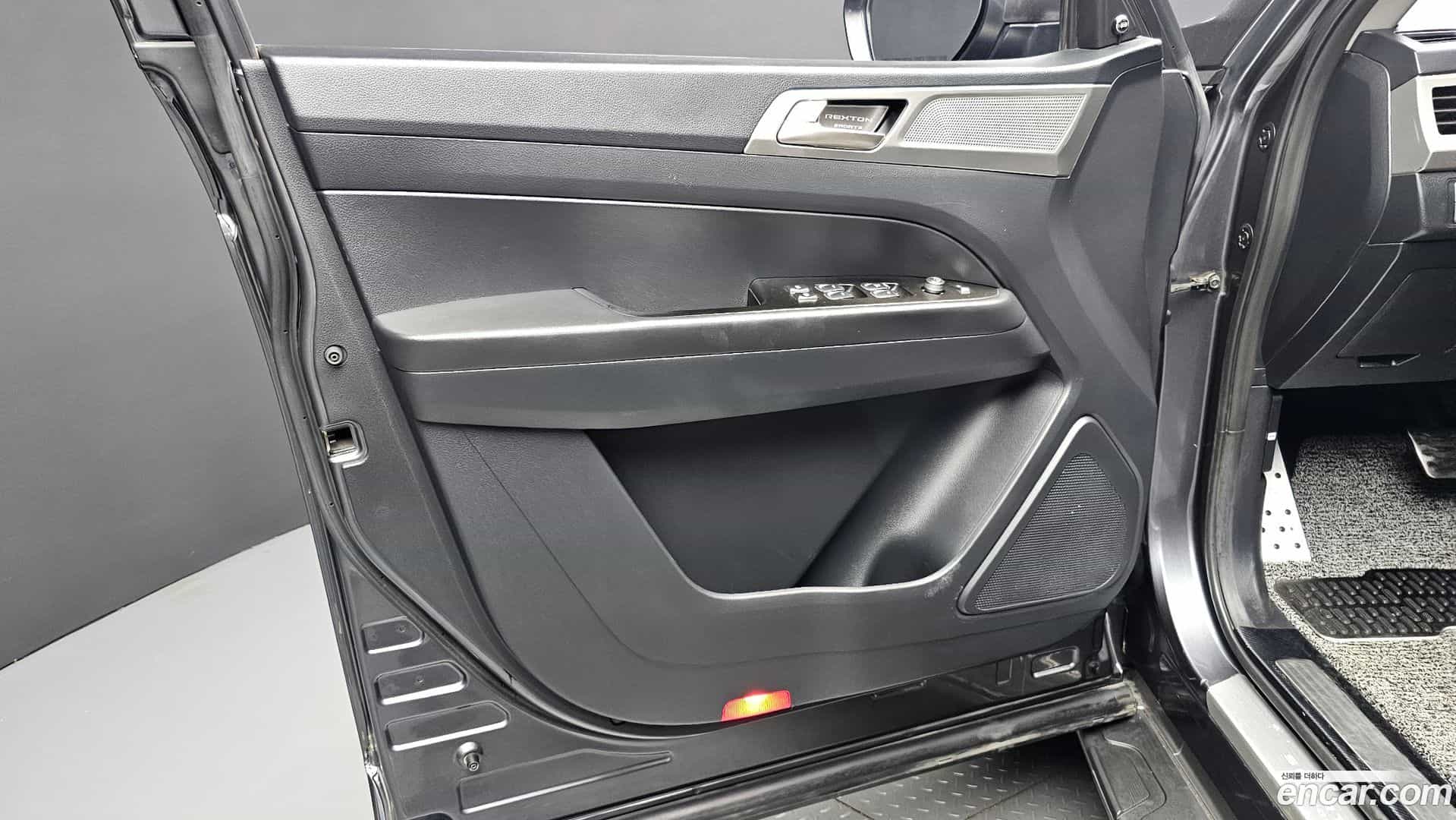 Rexton KG Mobility 2018.5-INNER-034