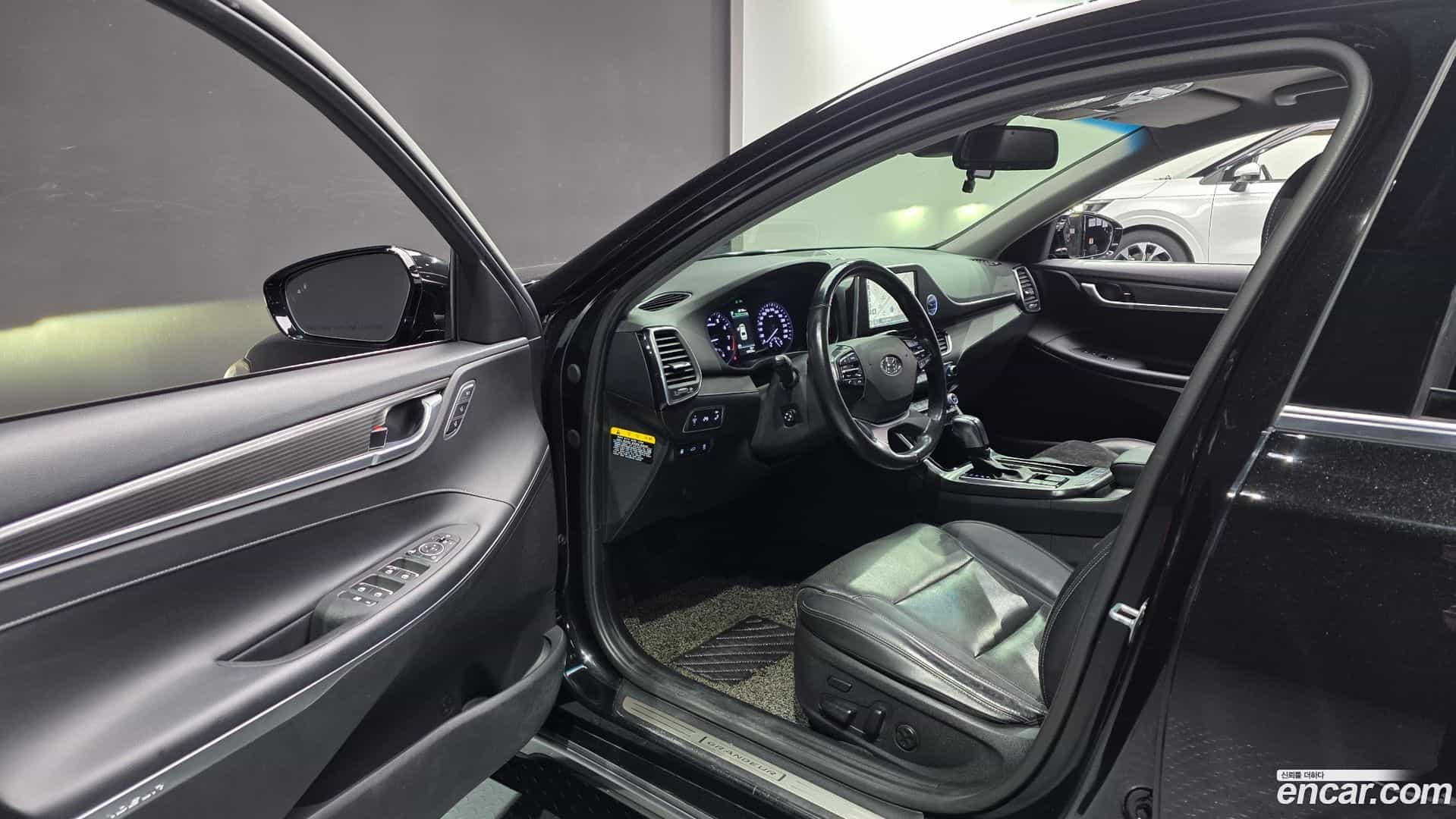 Grandeur Hyundai 2017.9-INNER-010