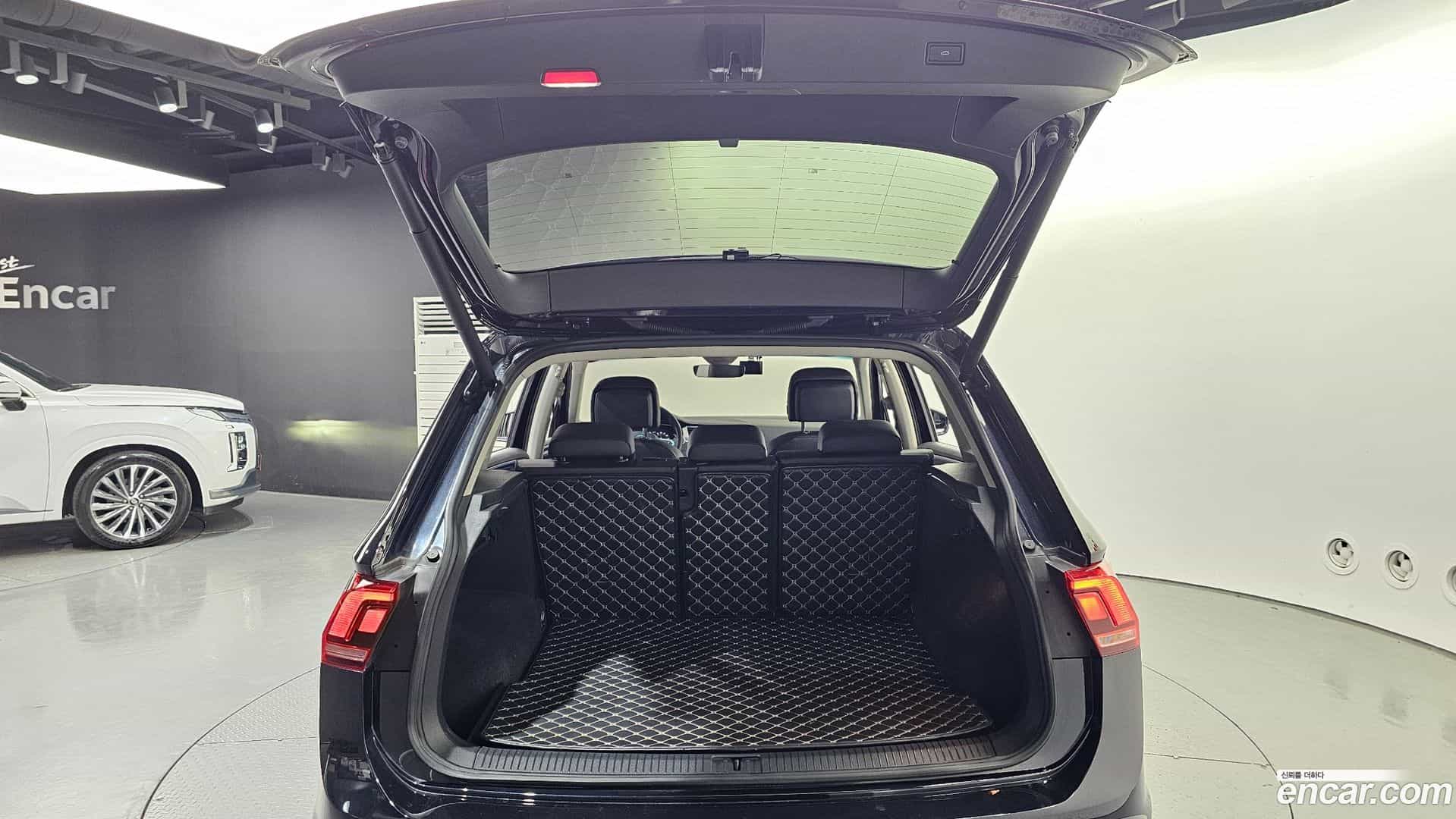 Tiguan Volkswagen 2021.7-OPTION-024