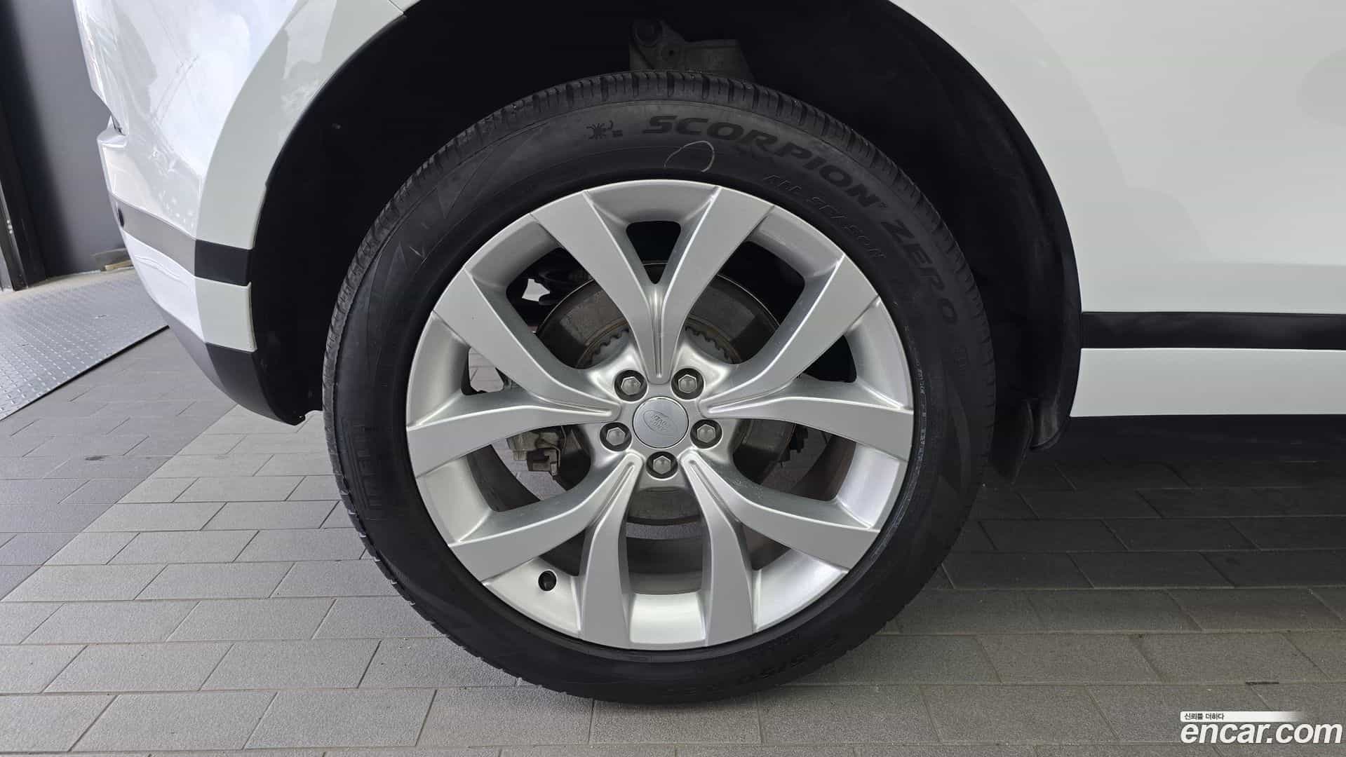 Range Rover Evoque Land Rover 2023.8-OUTER-005