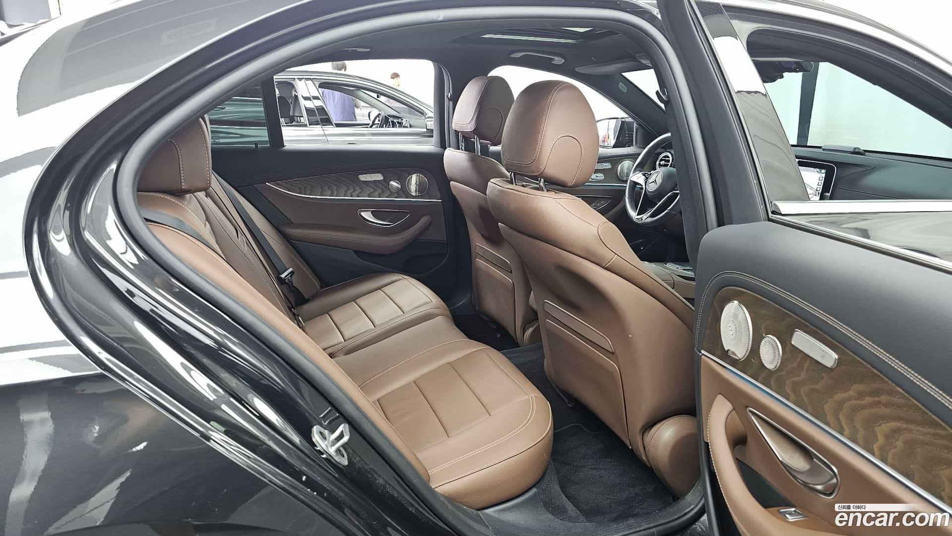 E-Class Mercedes-Benz 2023.4-OPTION-016