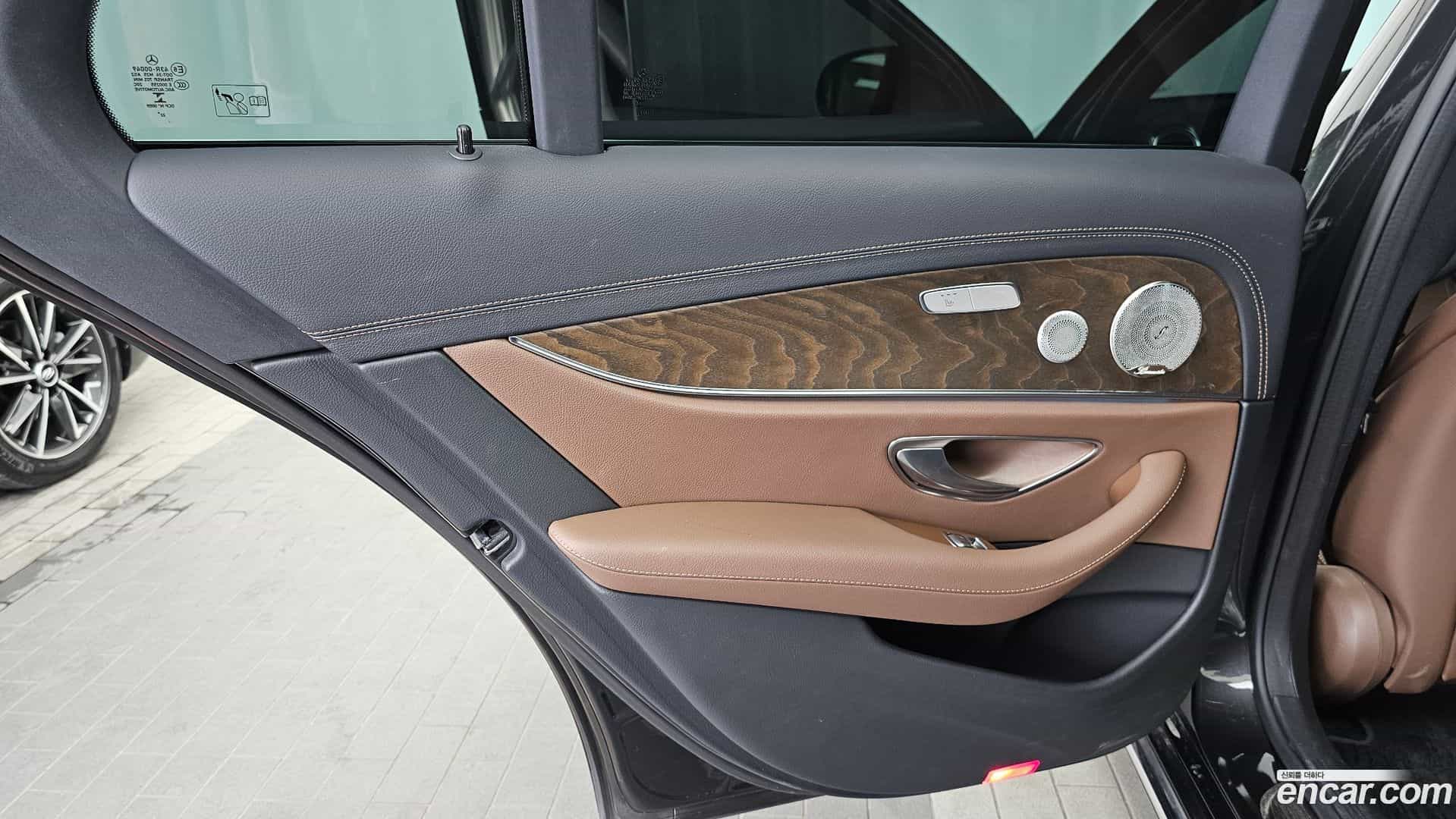 E-Class Mercedes-Benz 2023.4-INNER-035