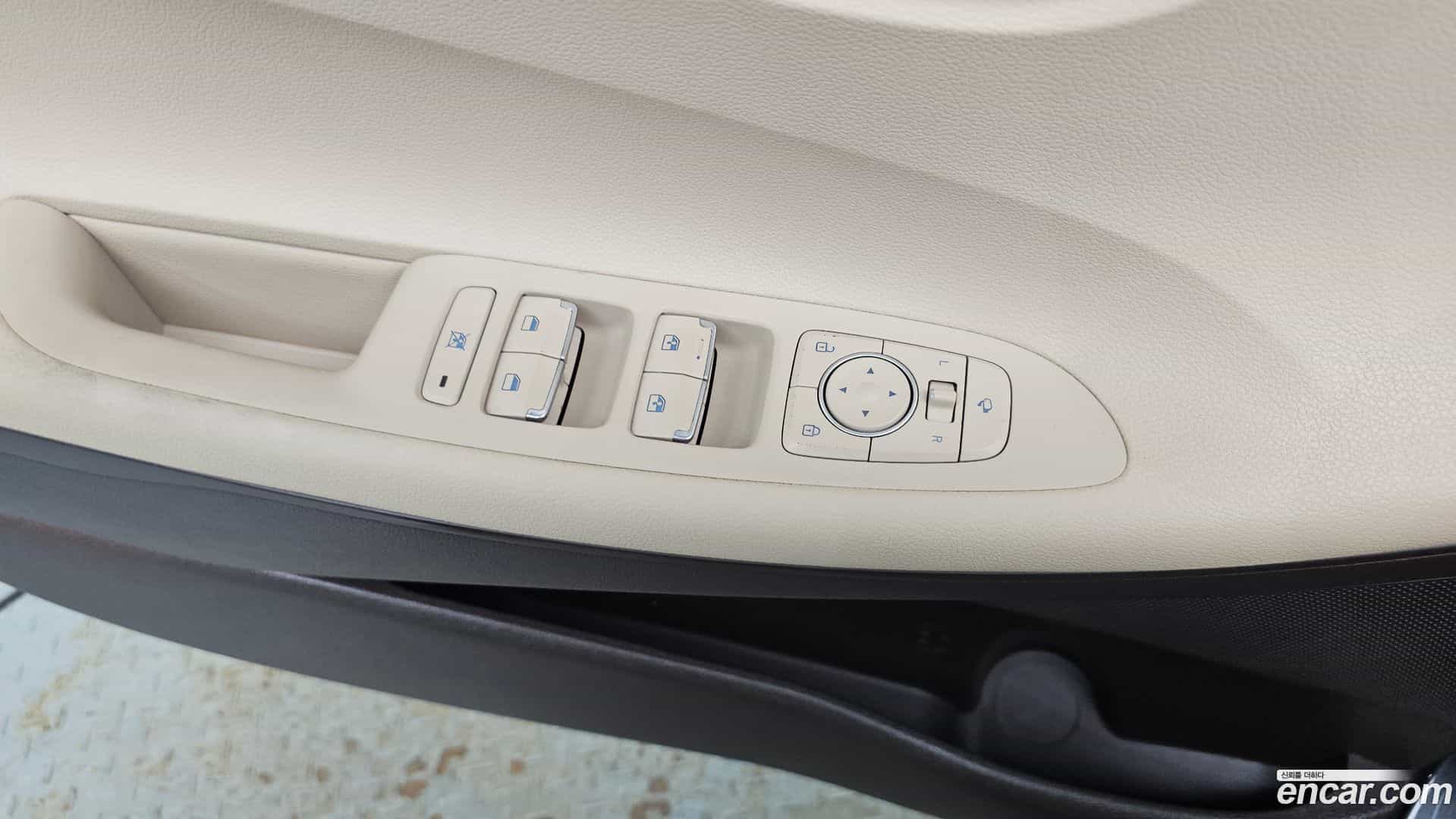 Grandeur Hyundai 2019.3-OPTION-044
