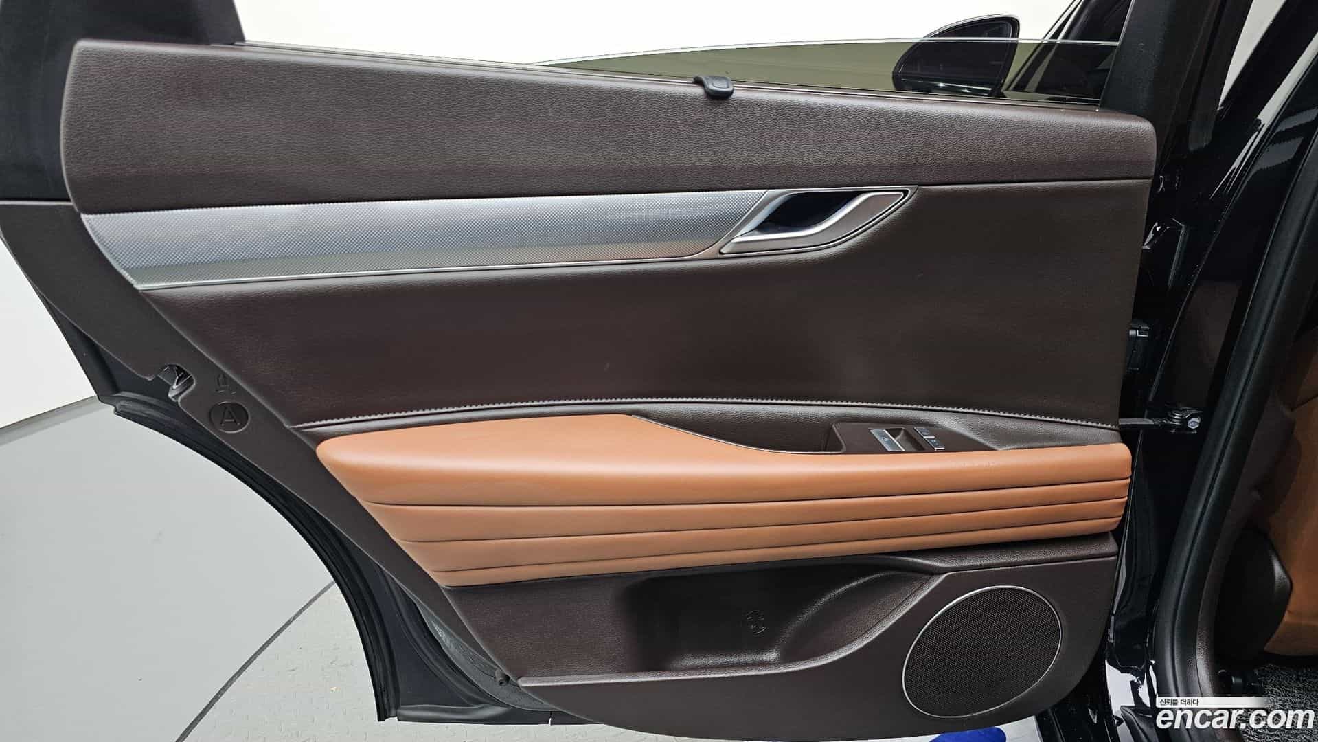 G80 Genesis 2023.11-INNER-035