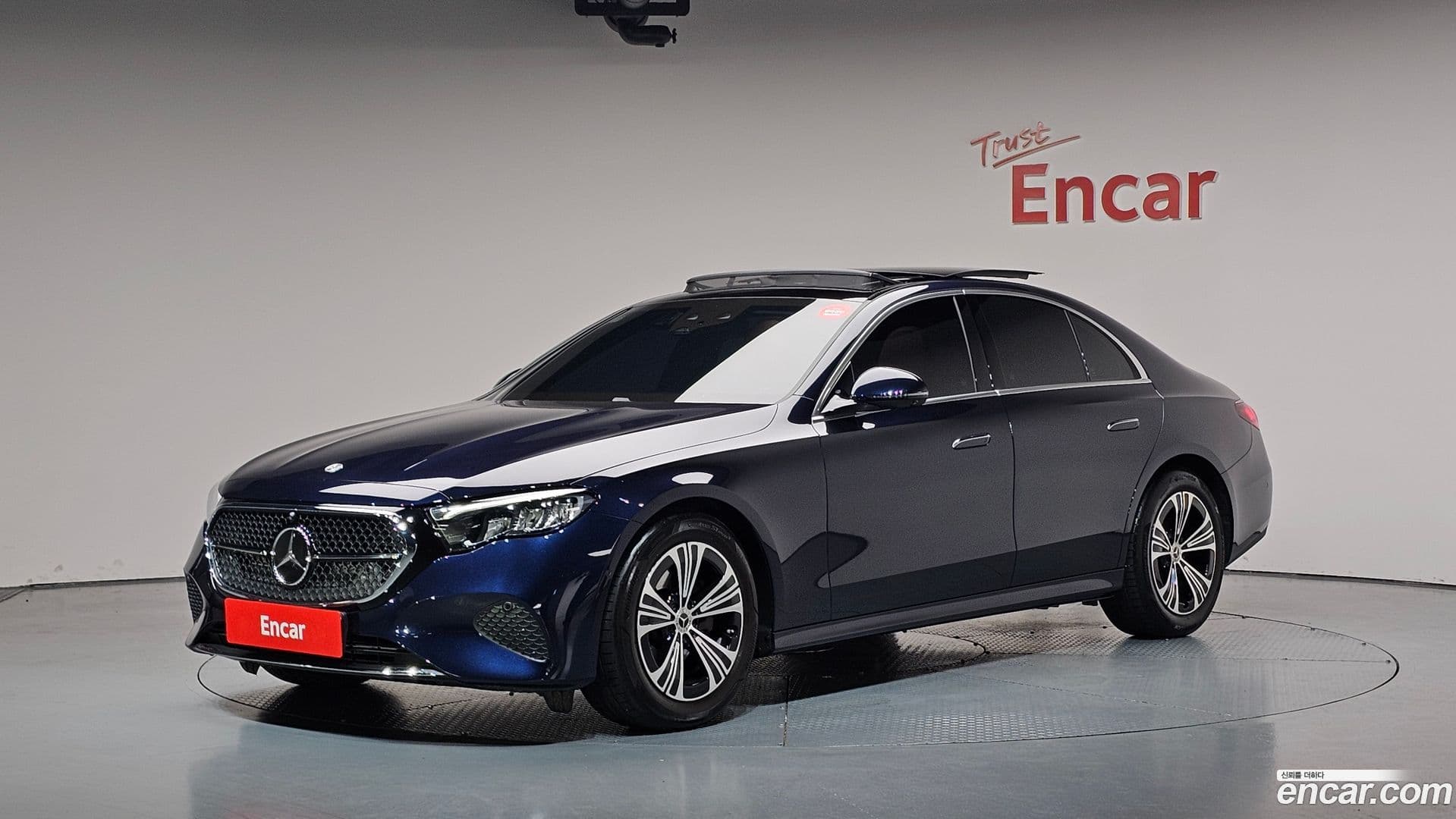 Main__Slider__Photo:E-Class Mercedes-Benz 2025.6-0