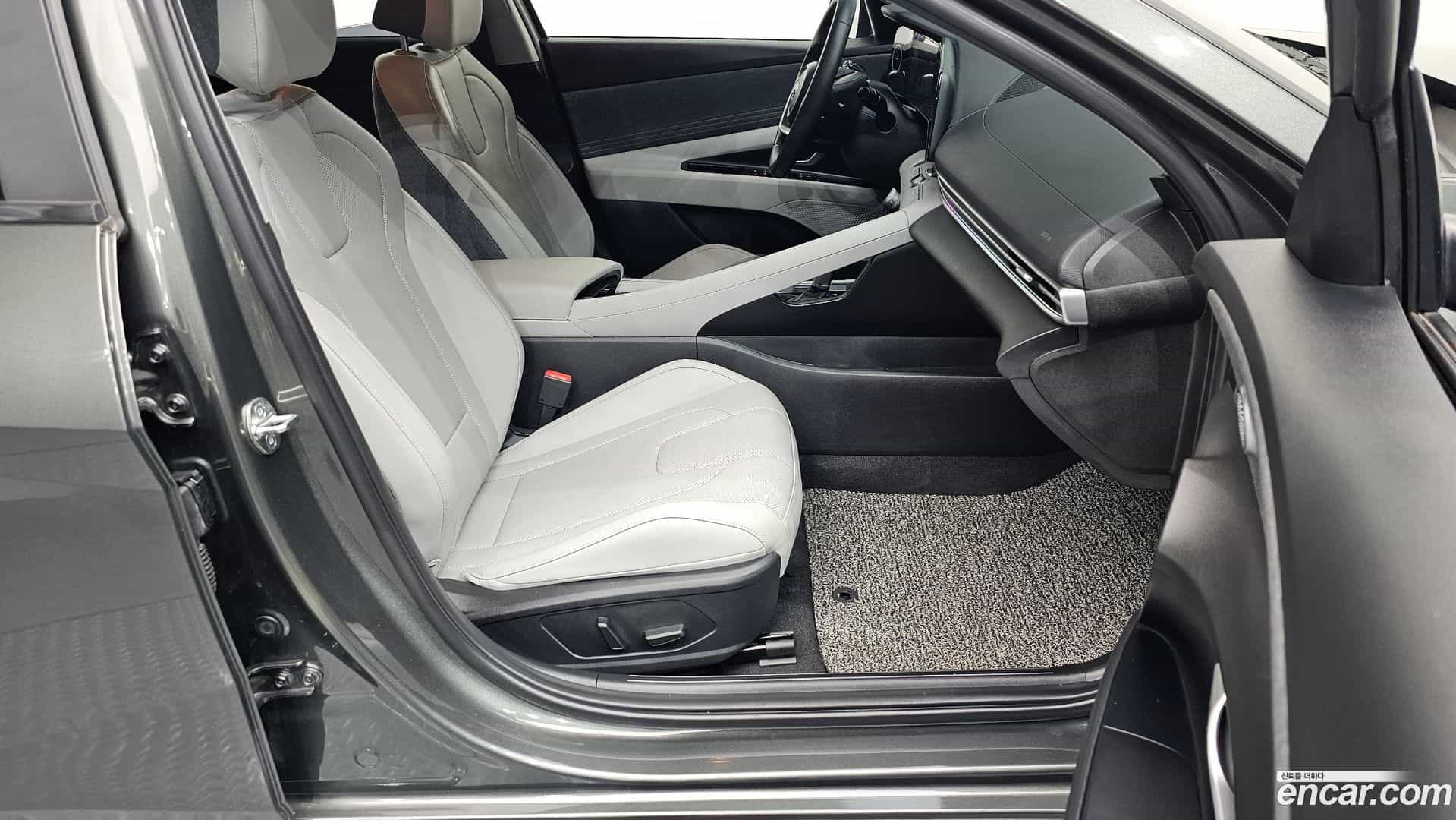AVANTE Hyundai 2022.11-OPTION-016