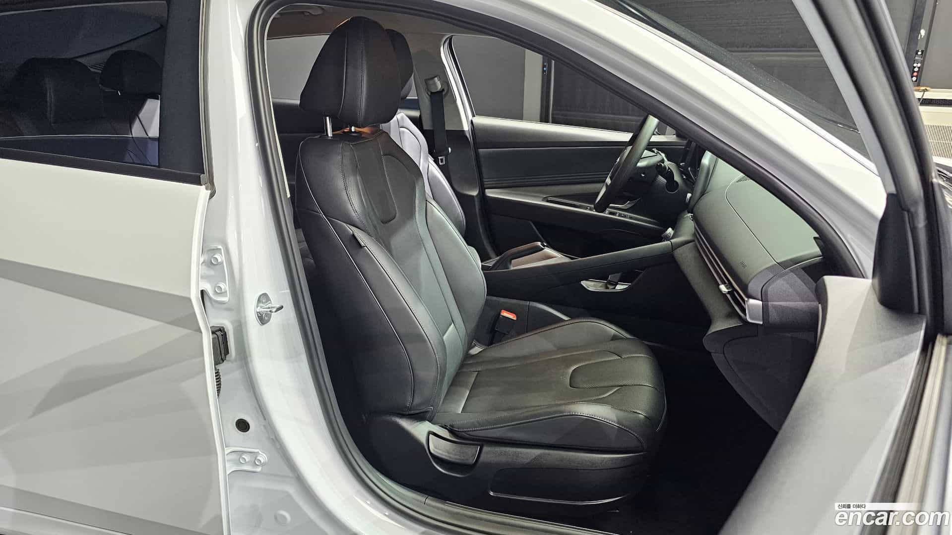 AVANTE Hyundai 2023.2-INNER-036