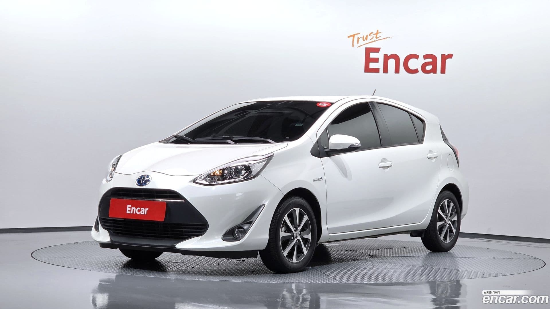 Main__Slider__Photo:Prius Toyota 2019.11-0