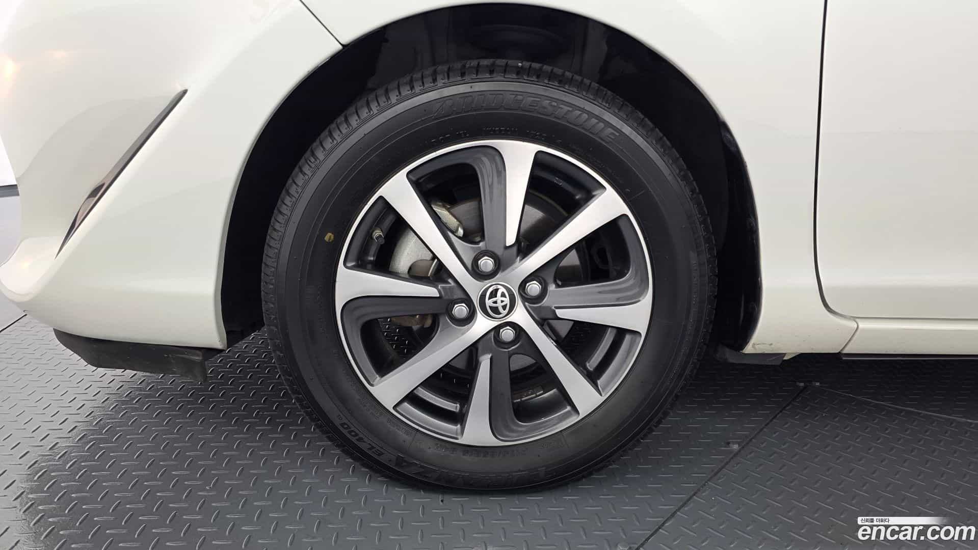 Prius Toyota 2019.11-OUTER-005