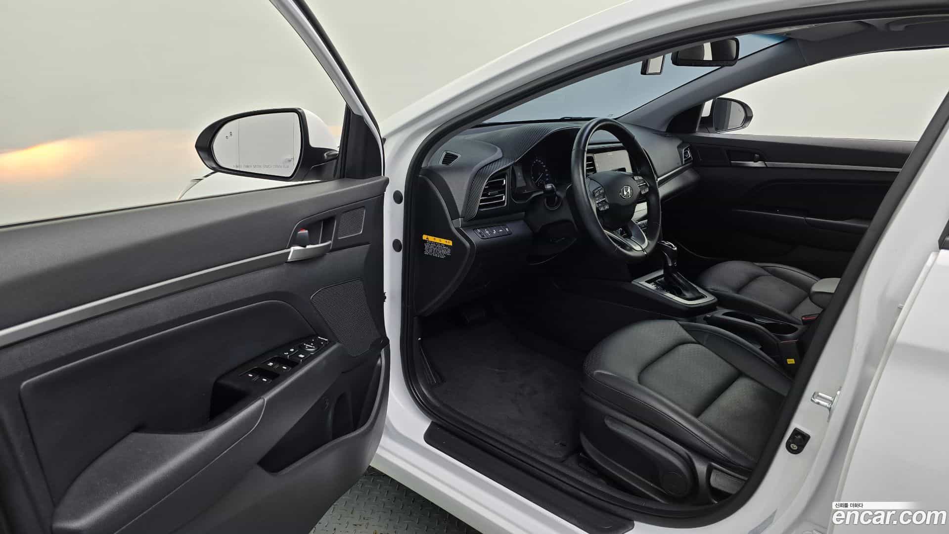 AVANTE Hyundai 2019.10-INNER-010