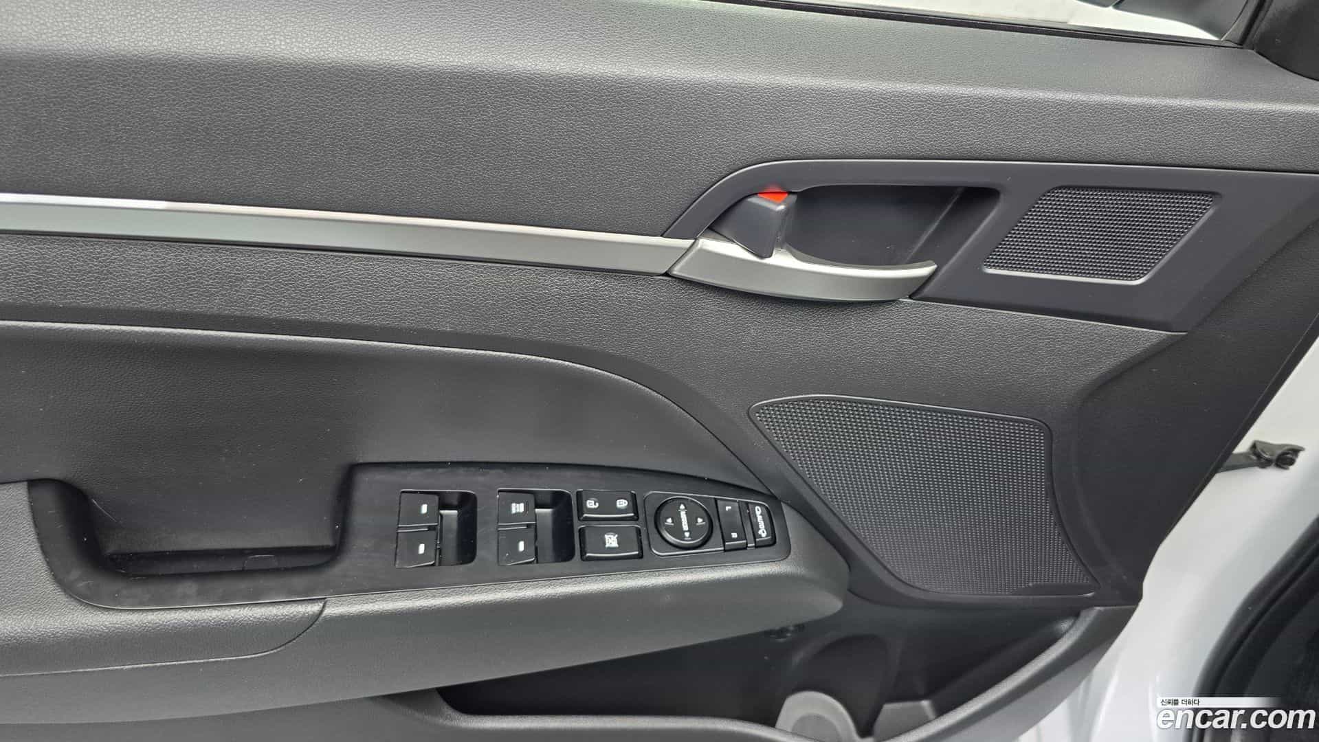 AVANTE Hyundai 2019.10-OPTION-023