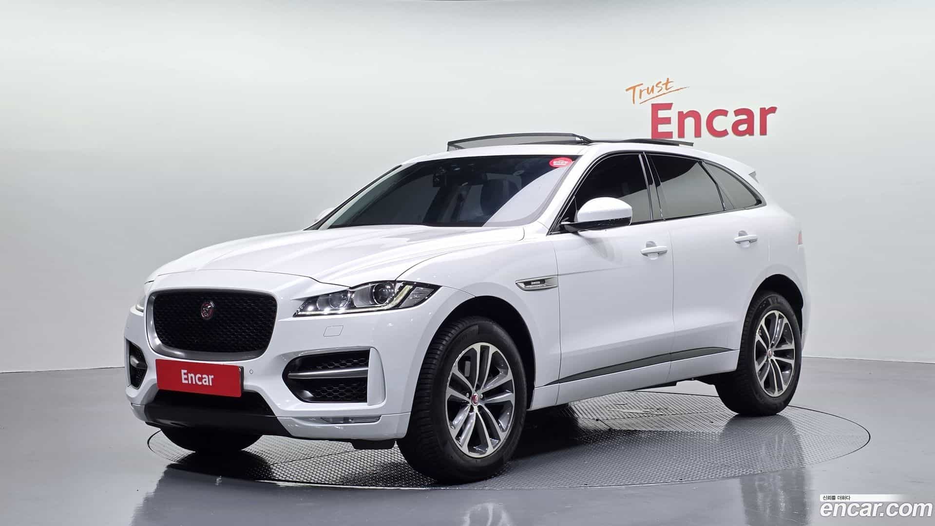 F-PACE Jaguar 2017.8-OUTER-001