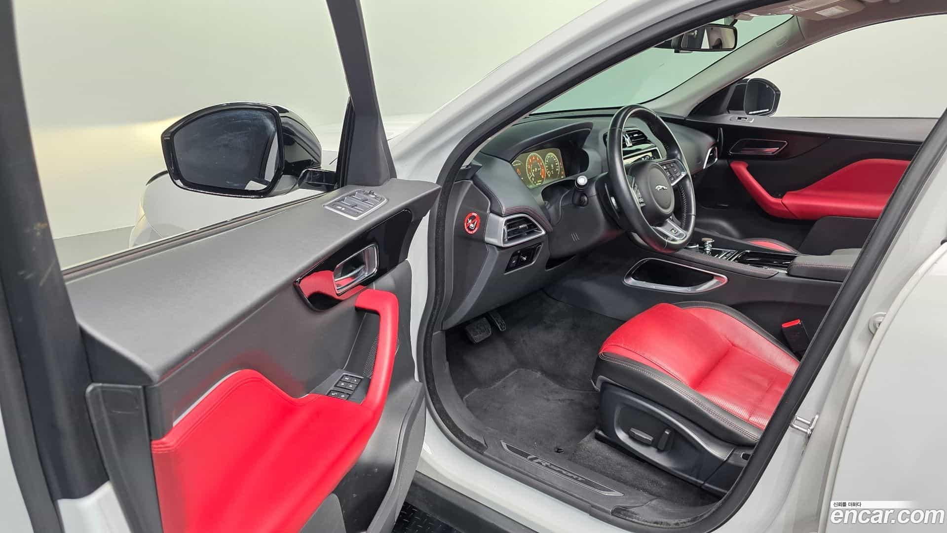 F-PACE Jaguar 2017.8-INNER-010
