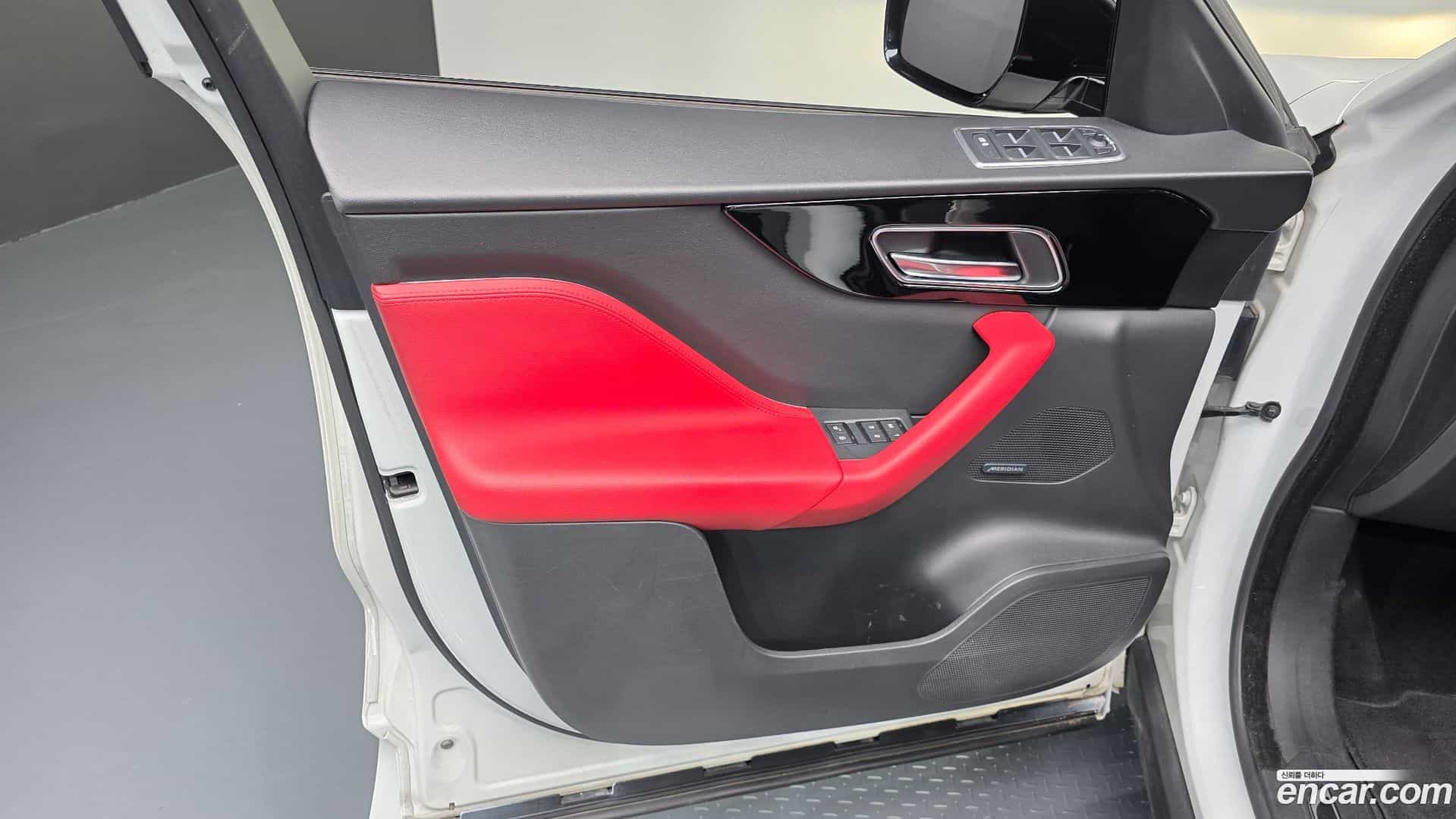 F-PACE Jaguar 2017.8-INNER-034