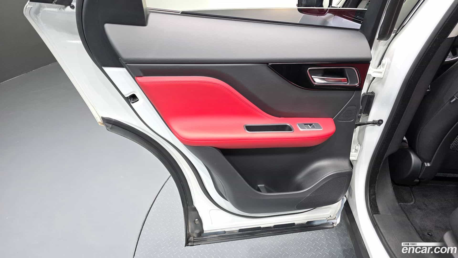 F-PACE Jaguar 2017.8-INNER-035