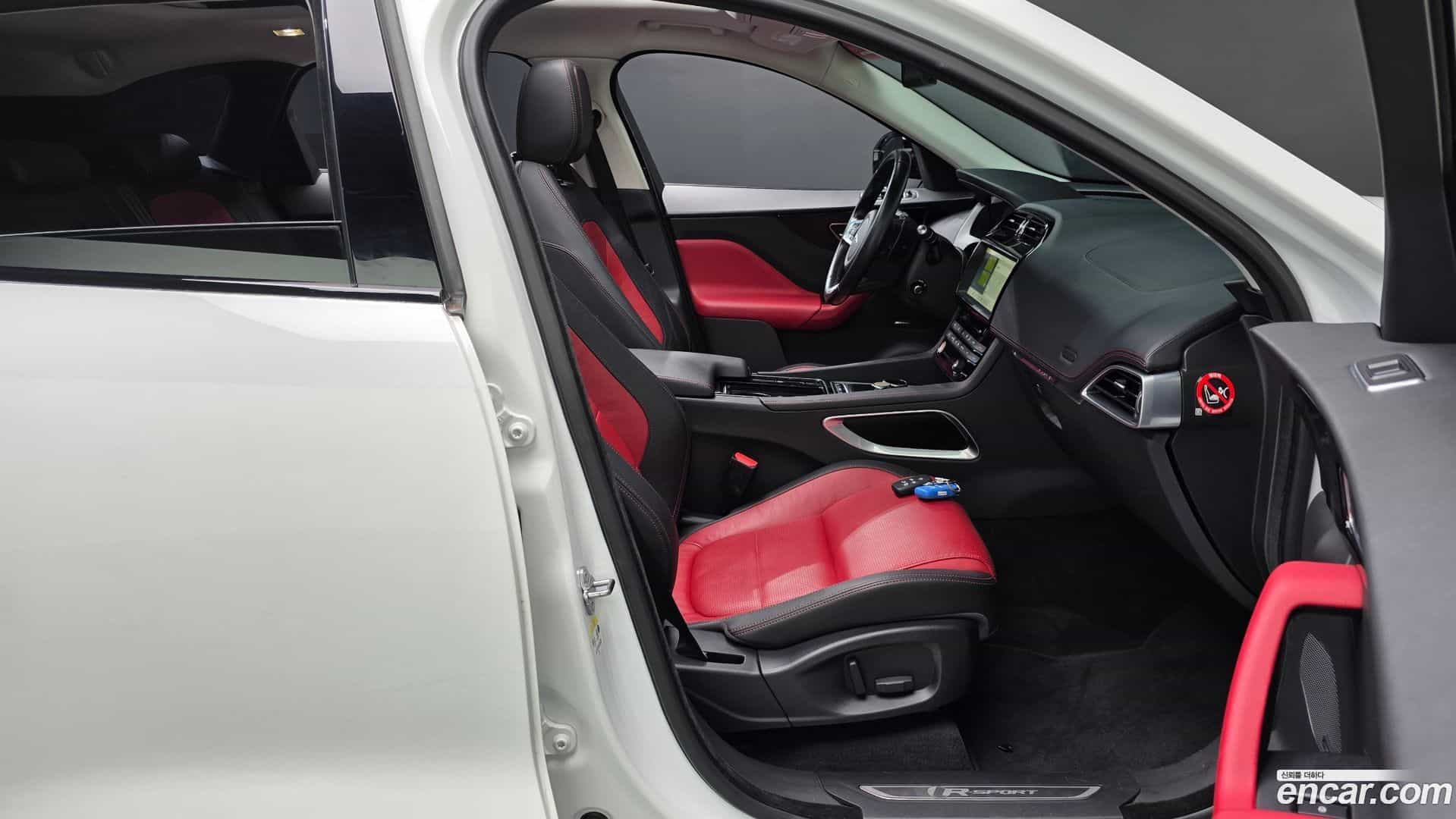 F-PACE Jaguar 2017.8-INNER-036
