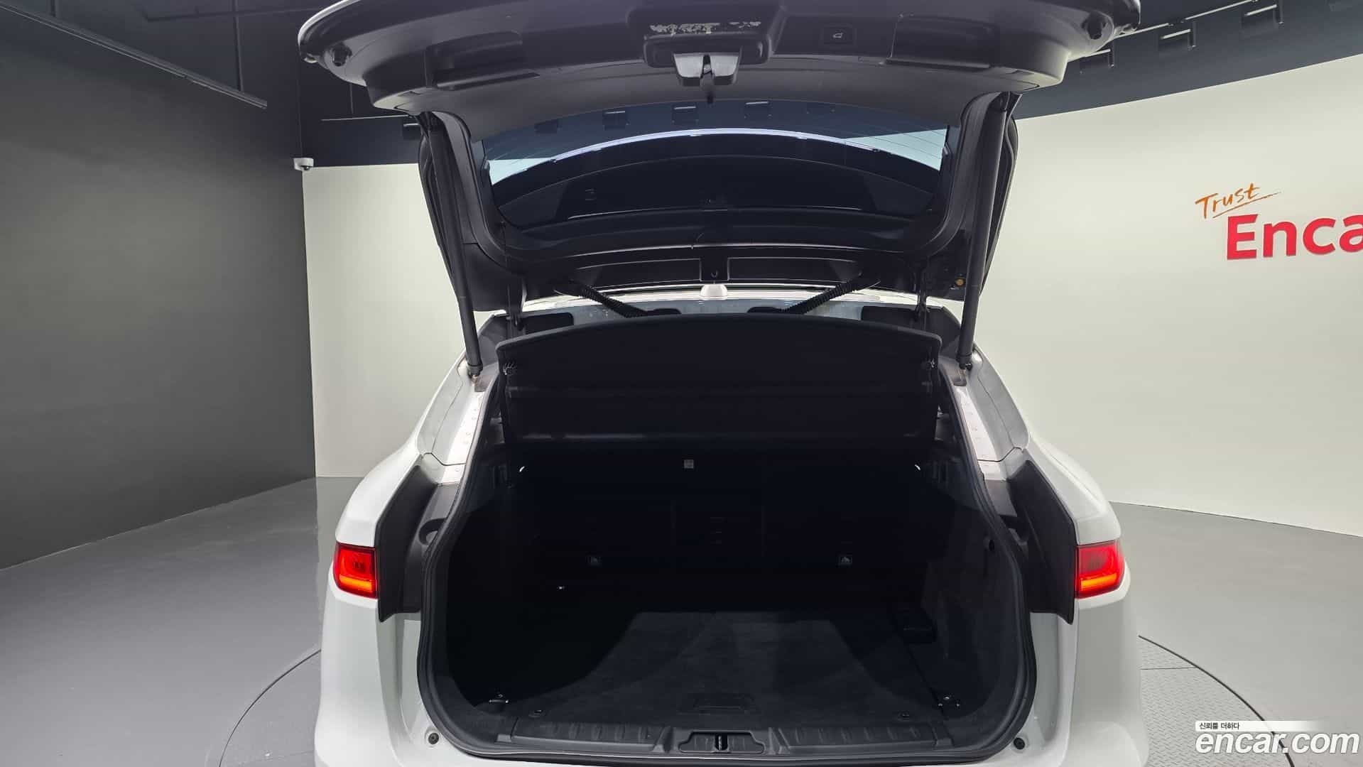 F-PACE Jaguar 2017.8-OPTION-045