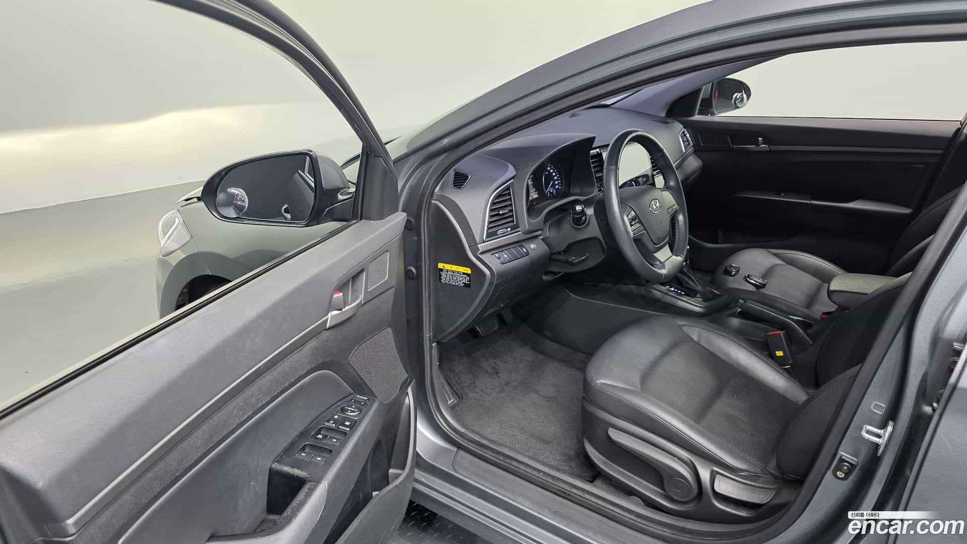 AVANTE Hyundai 2016.0-INNER-010