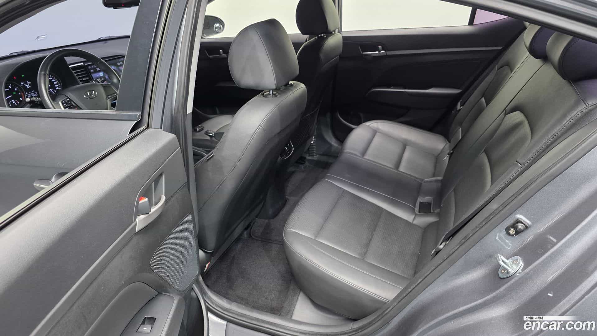 AVANTE Hyundai 2016.0-OPTION-016