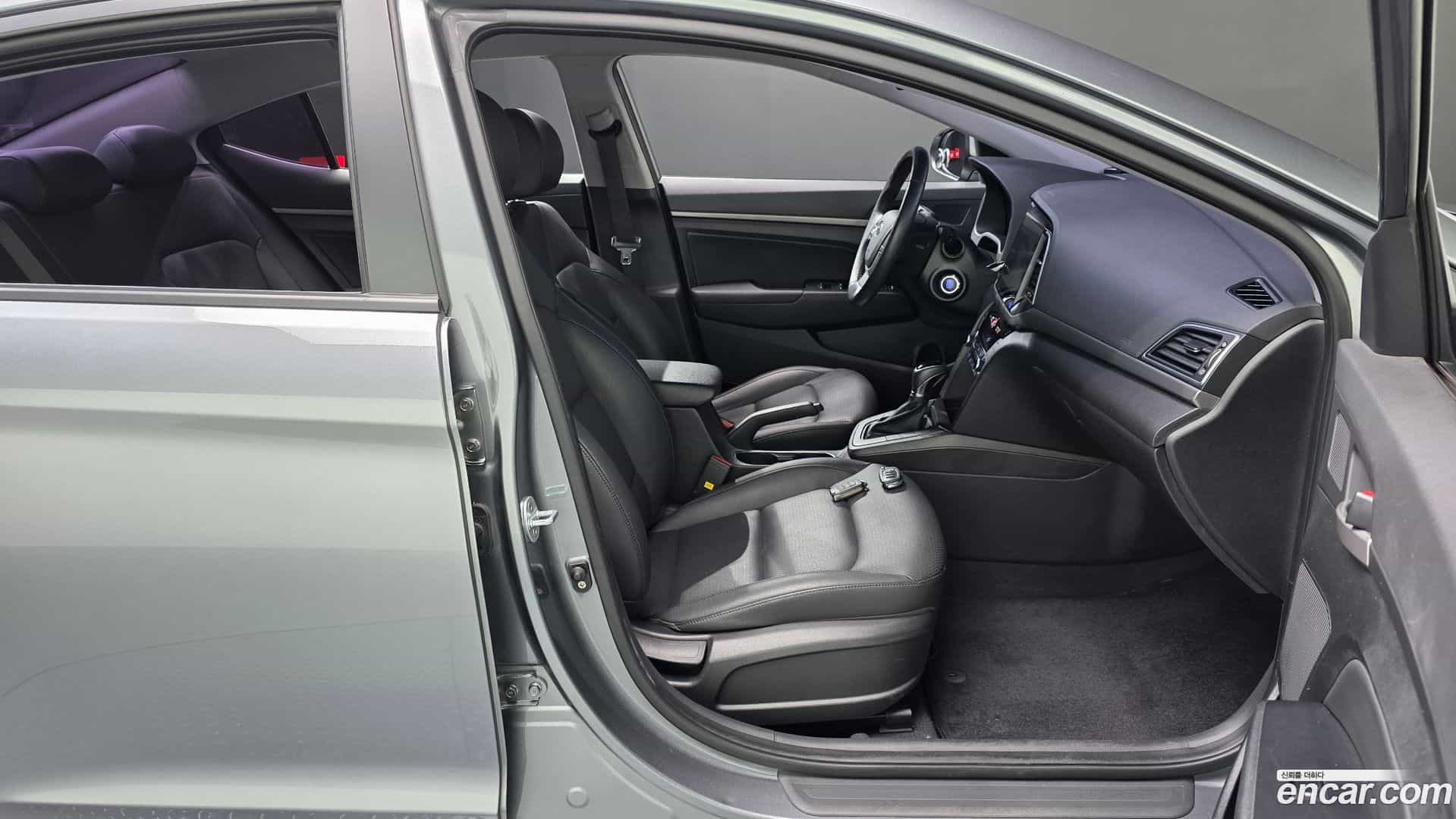 AVANTE Hyundai 2016.0-INNER-036