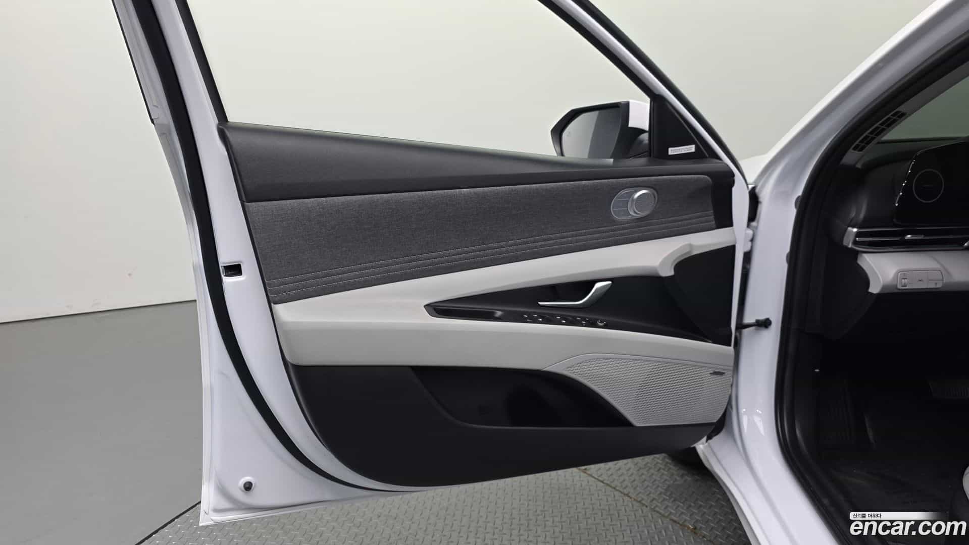 AVANTE Hyundai 2023.2-INNER-034